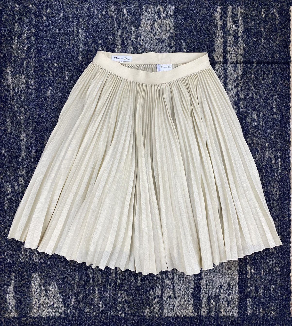 Dior 🔥RARE🔥 Vintage 1980’s CHRISTIAN DIOR Pleated Khaki Skirt Size 26" / US 2 / IT 38 - 3 Thumbnail