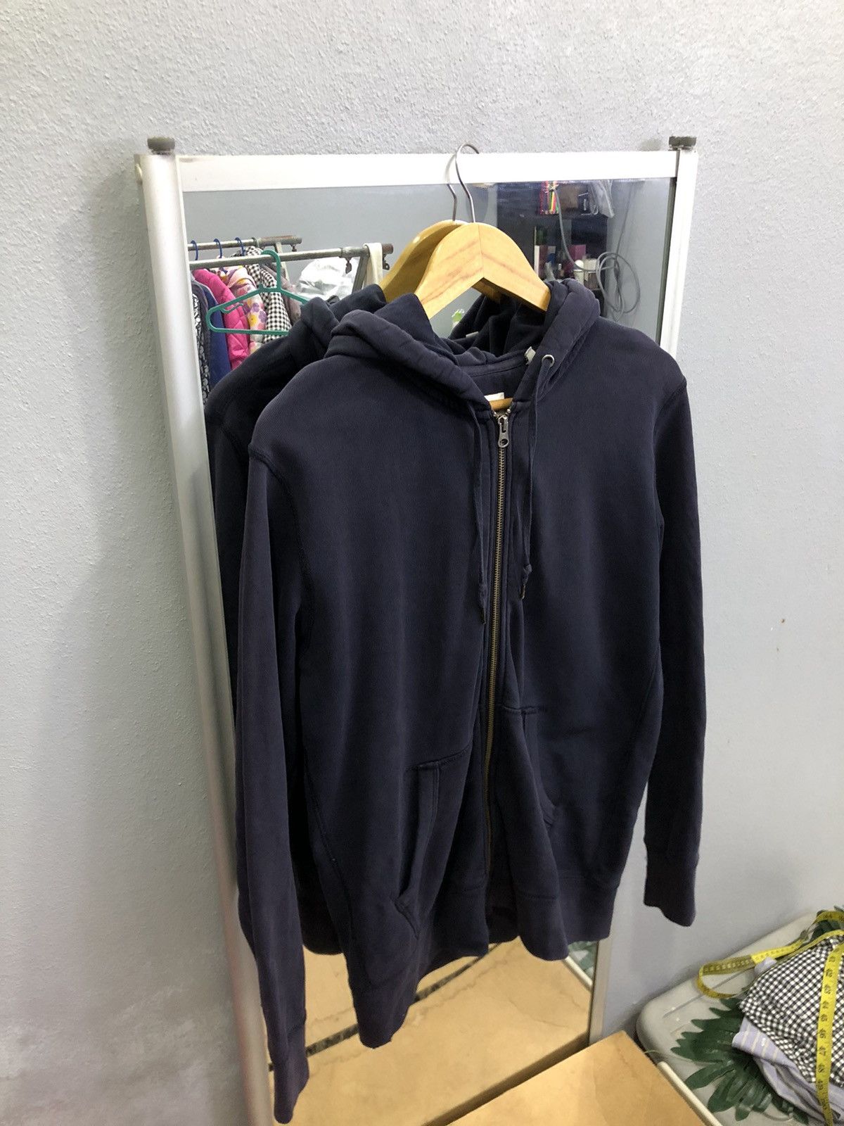 Uniqlo Vintage Uniqlo Zip Hoodie – Classic Navy Core Size US M / EU 48-50 / 2 - 3 Thumbnail