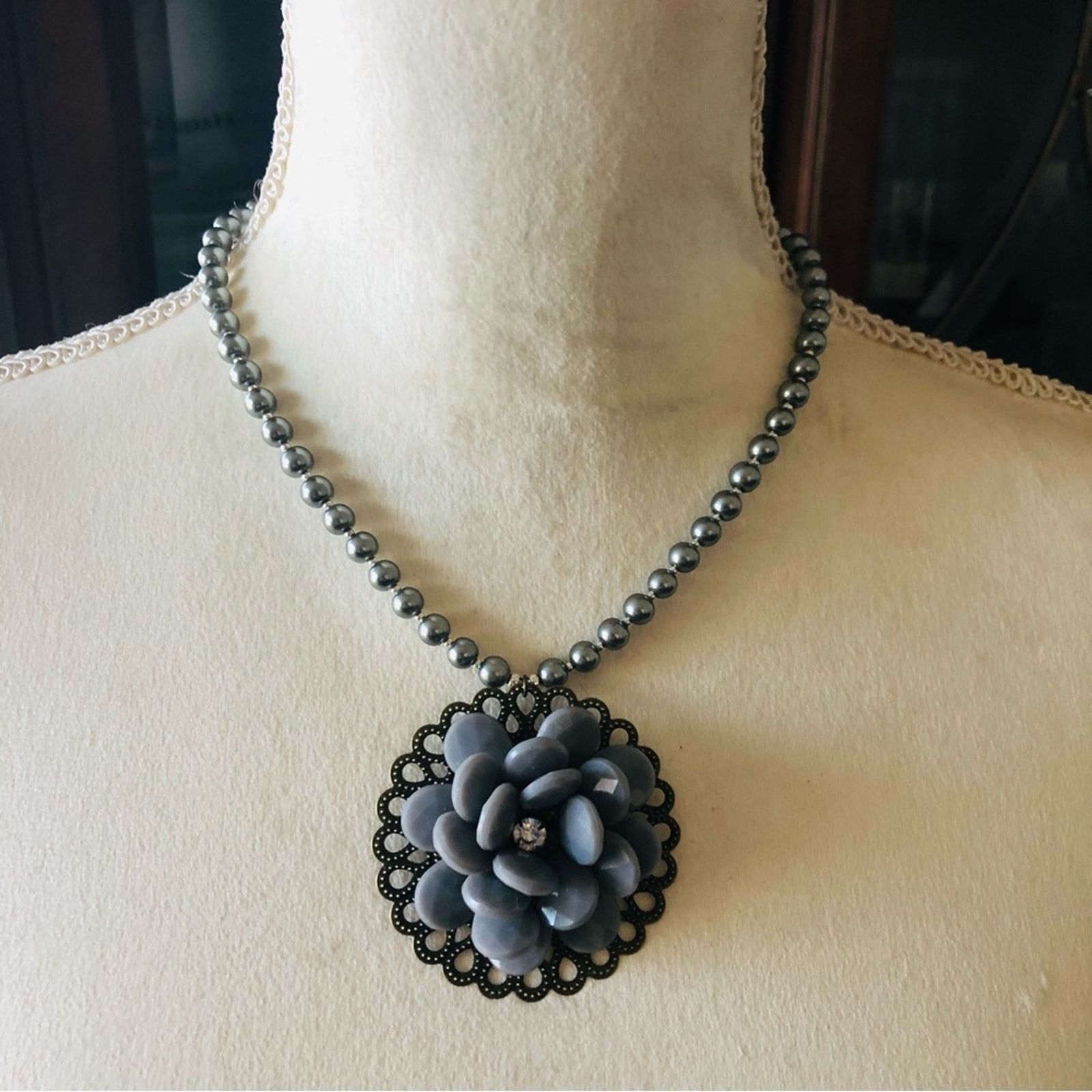 Handmade Handcrafted repurpose faceted floral Pearl necklace Size ONE SIZE - 2 Thumbnail