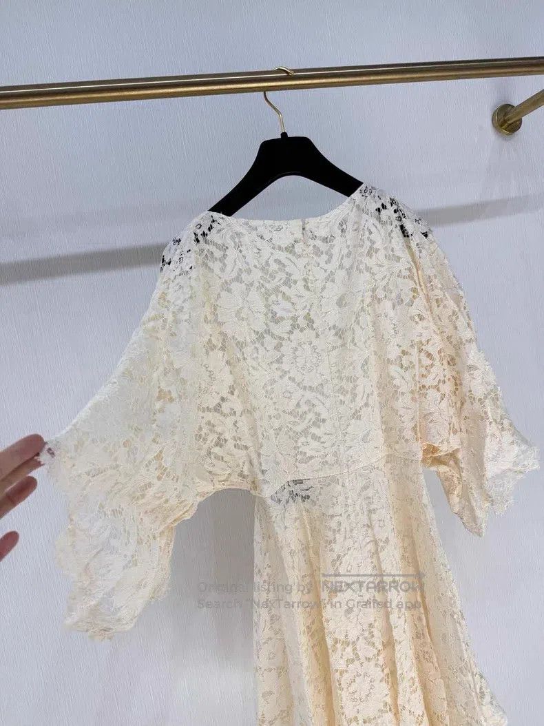 Valentino Valentino Heavy work full lace heavy work dress Size XS / US 0-2 / IT 36-38 - 4 Thumbnail