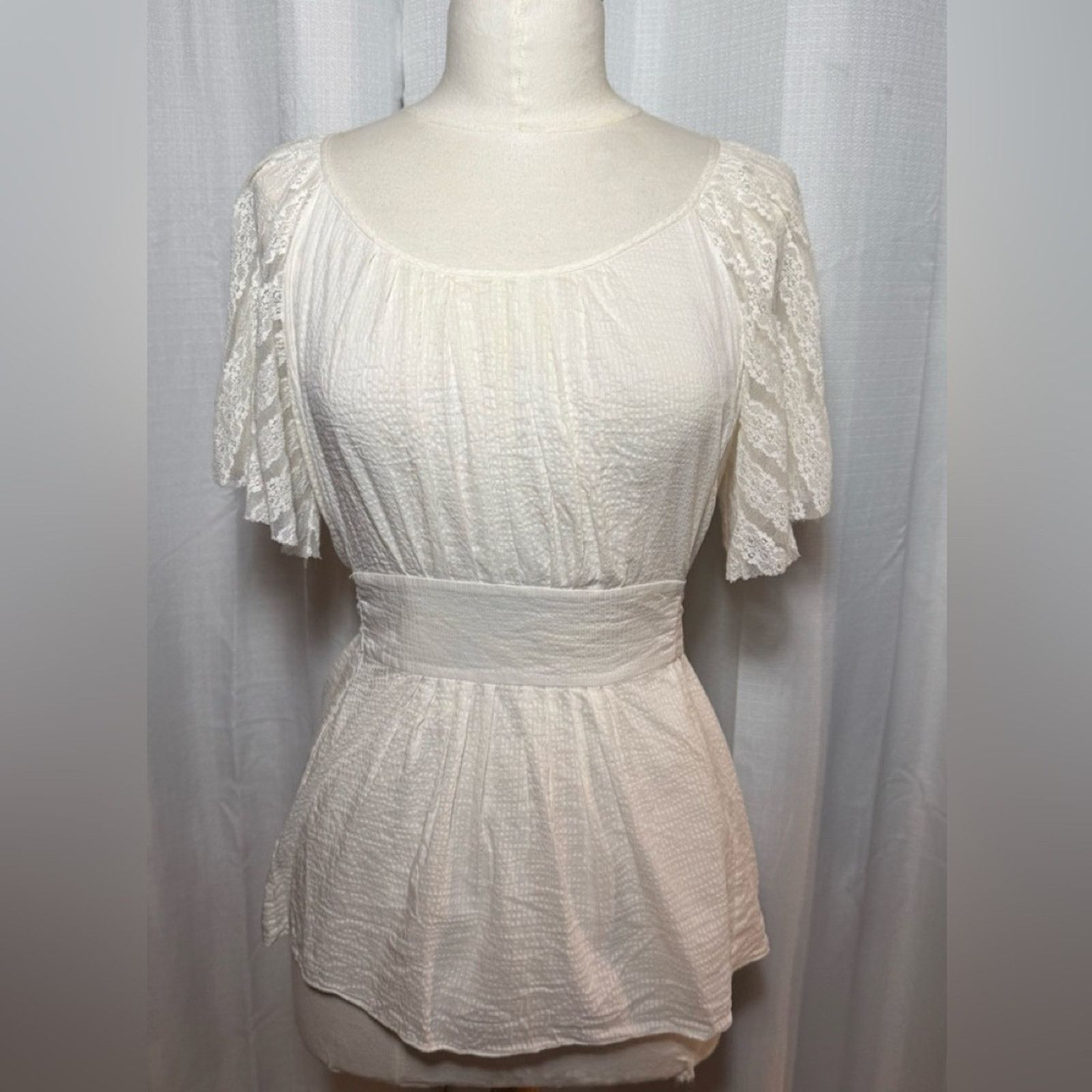 & Other Stories Chic White Lace Flutter Sleeve Blouse Size L / US 10 / IT 46 - 1 Thumbnail