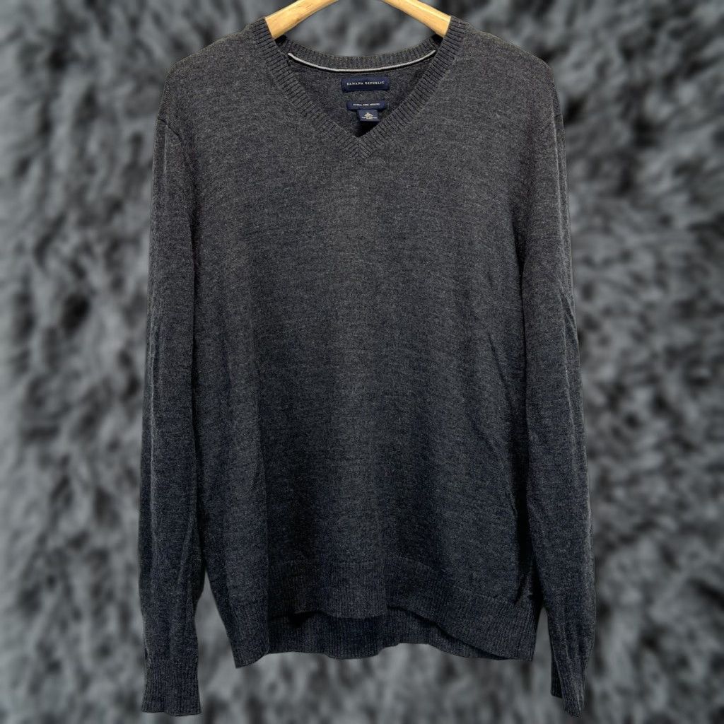 Banana Republic Banana Republic Merino Wool V-Neck Sweater Mens XL Gray Pullover Size US XL / EU 56 / 4 - 1 Thumbnail