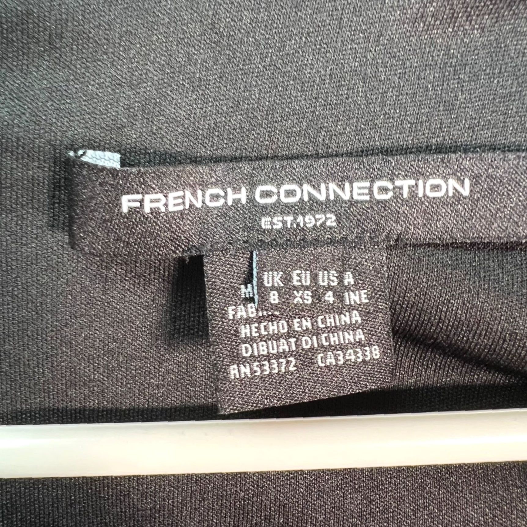 French Connection French Connection Womens Mini Dress Black Velvet Sleeveless Size 4 Party/Cocktail Velvet Dress Short Satin-like? (note: avoid adding). Size S / US 4 / IT 40 - 3 Thumbnail