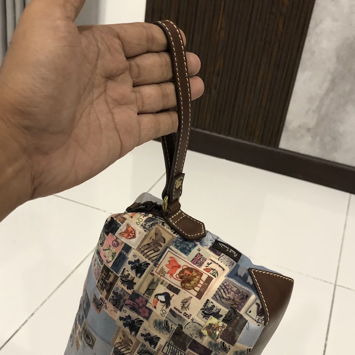 Paul Smith Paul Smith Stamp Logo Leather Hand Strap Pouch Bag Size ONE SIZE - 3 Thumbnail