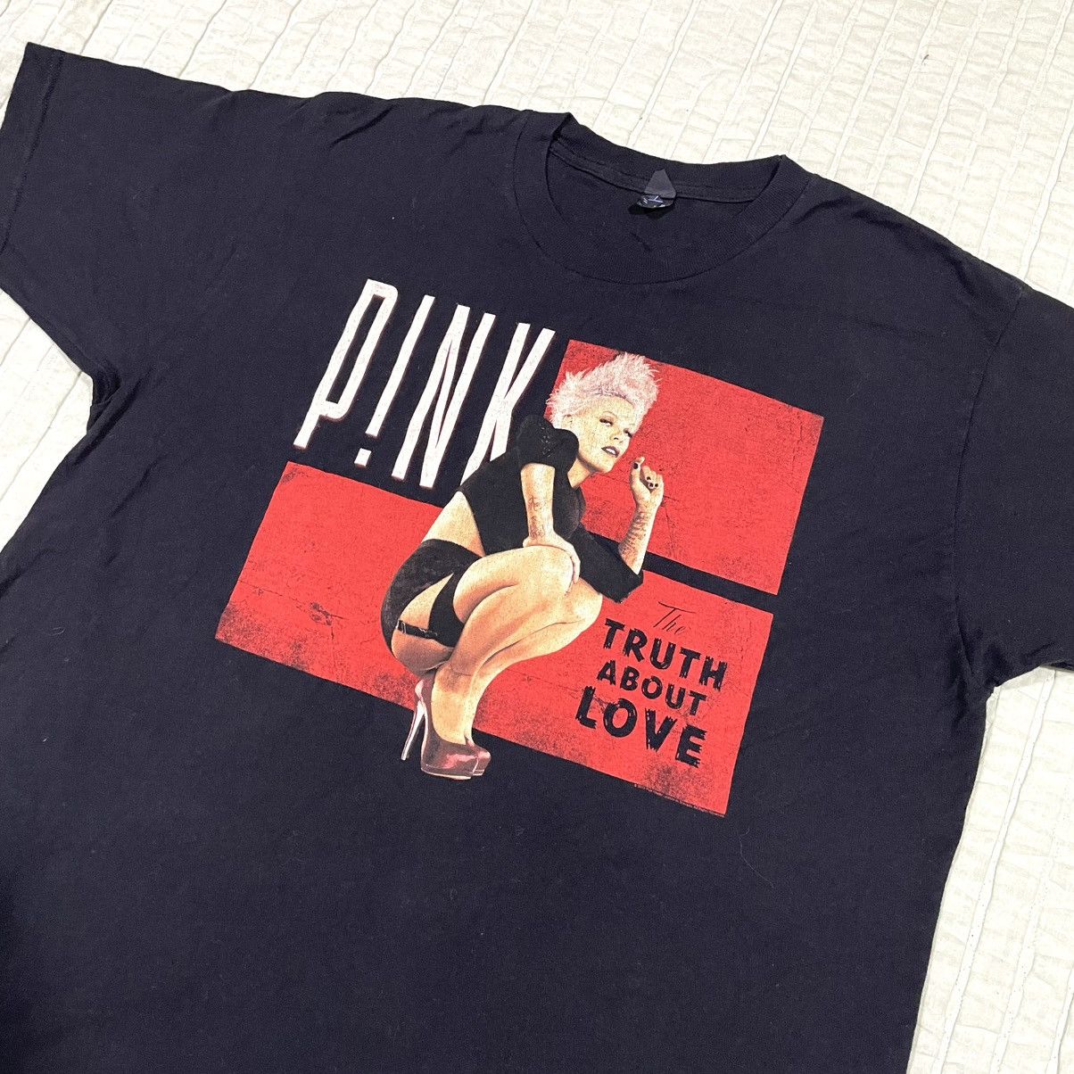 Band Tees Vintage Pink American Singer Rare T Shirt Size US L / EU 52-54 / 3 - 1 Thumbnail