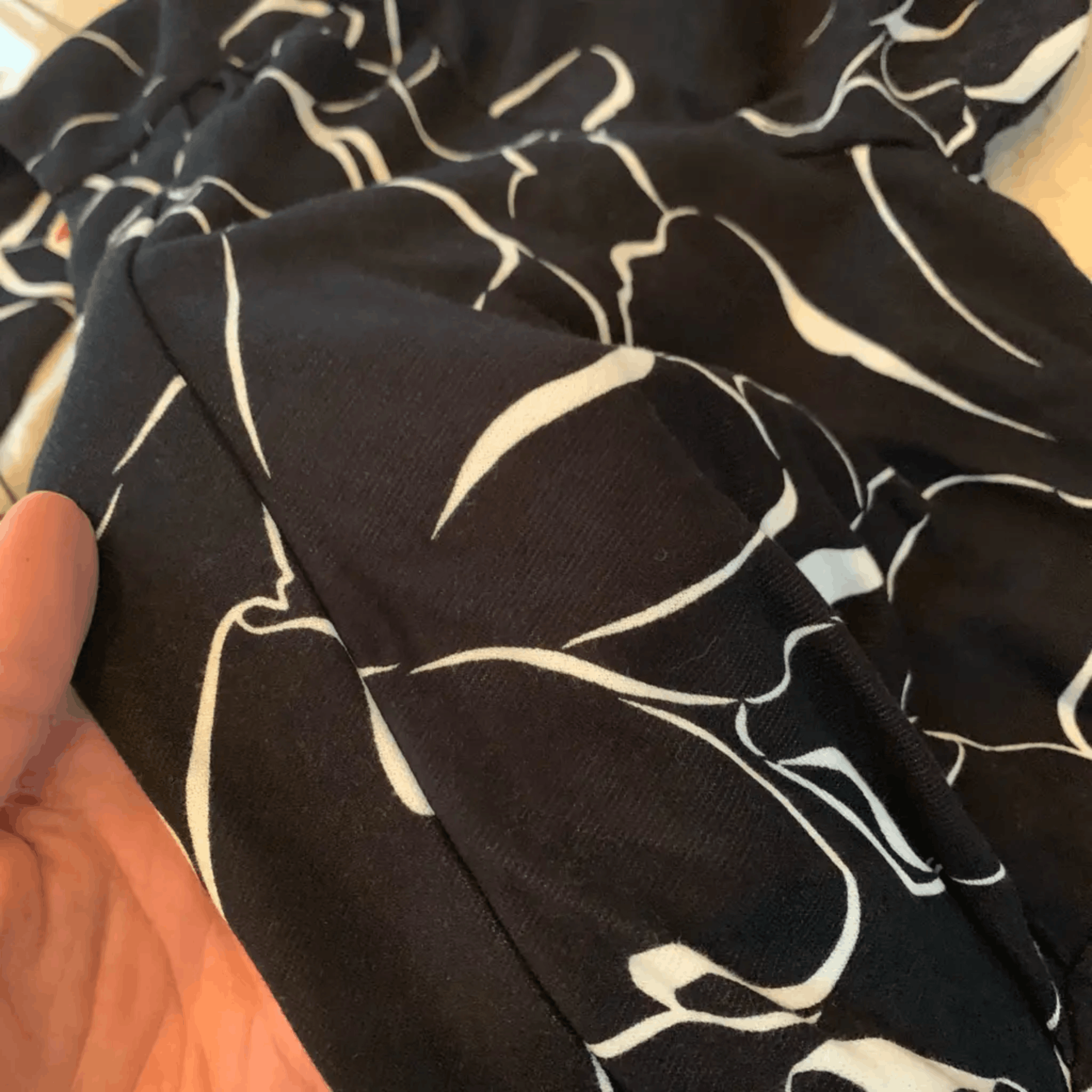 Escada Escada Divinara Wrap Dress Black Abstract Print Size M / US 6-8 / IT 42-44 - 4 Thumbnail