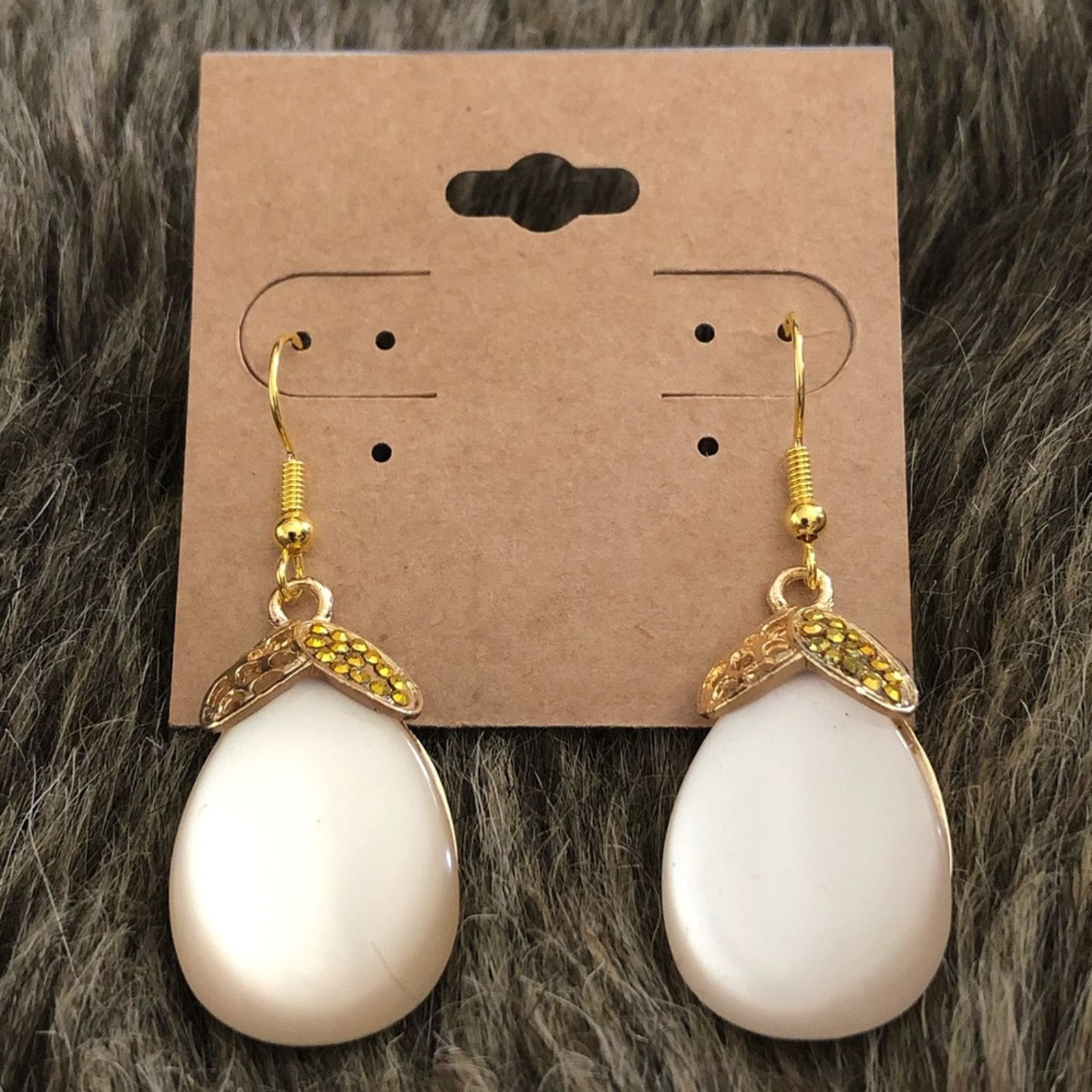Jewelry Repurposed moon glow stone gold tone drop earrings Size ONE SIZE - 2 Thumbnail