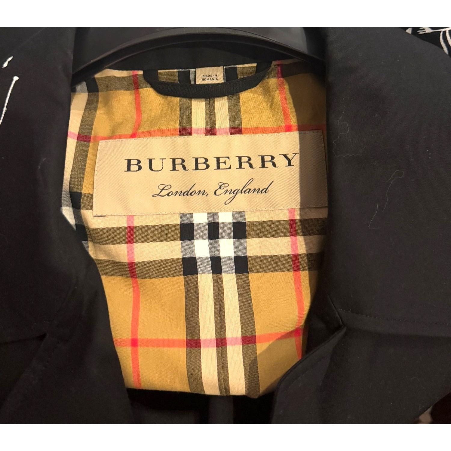 Burberry Burberry Black Trench Coat With Graphic Embroidery & Signatu Size US L / EU 52-54 / 3 - 3 Thumbnail