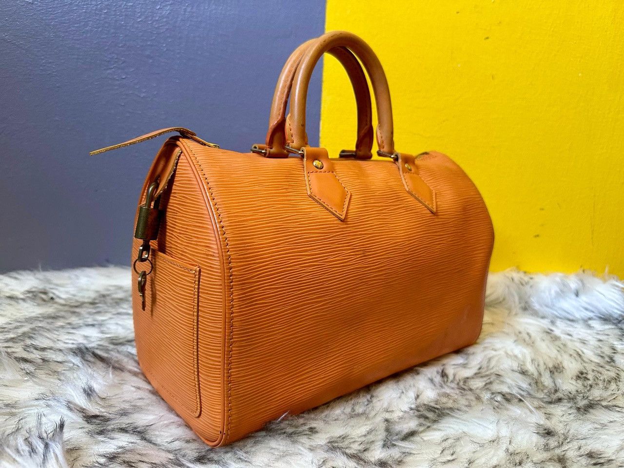 Louis Vuitton Authentic Louis Vuitton Epi Leather Speedy 25 Handbag Size ONE SIZE - 2 Thumbnail