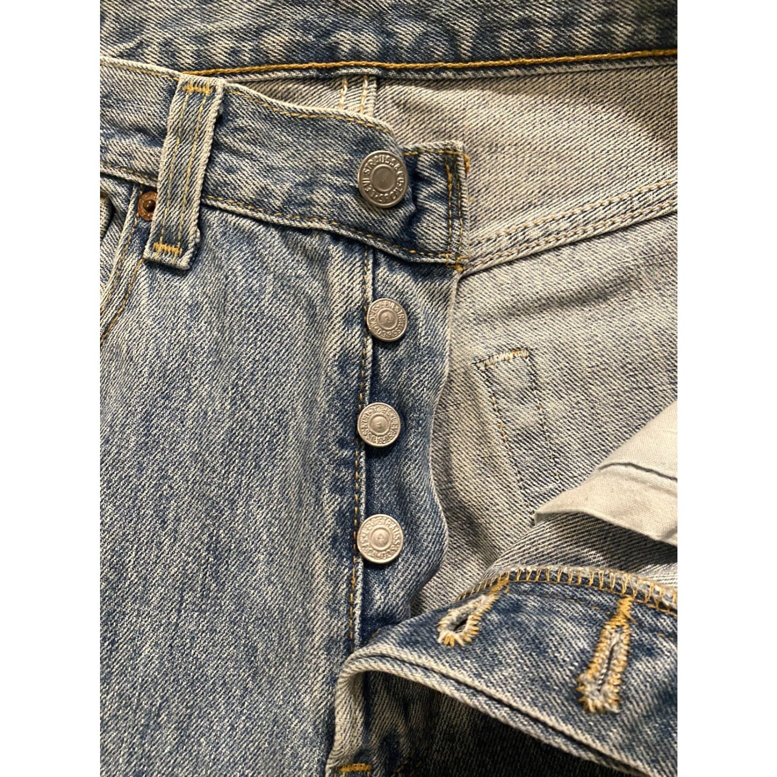Levi's VINTAGE Levi’s 501 Button Fly Medium Wash 31” x 30” Made In Mexico Men Jeans Blue 501 Straight 31 Mens Size US 31 - 4 Thumbnail