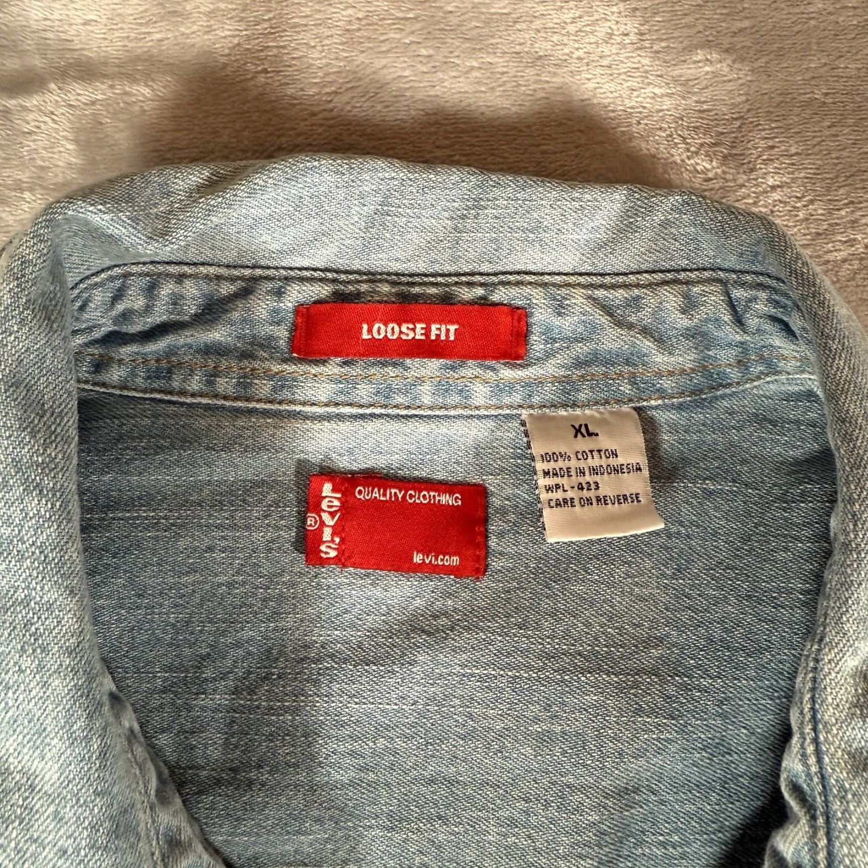 Levi's VINTAGE Levi's Red Tab Denim Shirt XL Tall Fit Light Wash Relaxed Casual Pockets Retro Mens Size US XL / EU 56 / 4 - 5 Thumbnail