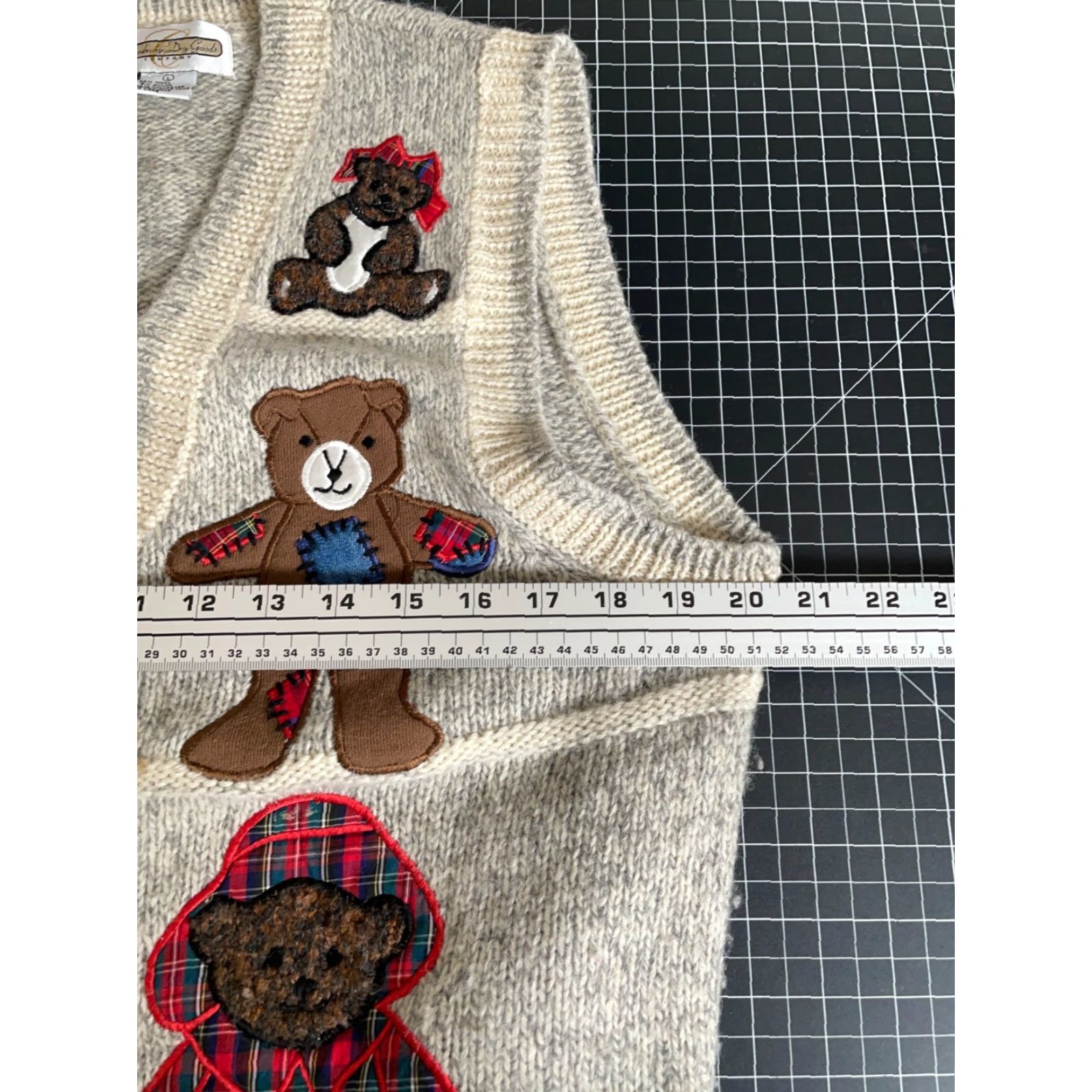 Vintage VINTAGE Cambridge Dry Goods Wool Teddy Bear Embroidery Sweater Vest Women's Large Gray Button Up Knit Adult Regular 90s Animals Mens/Womens? Size L / US 10 / IT 46 - 6 Thumbnail