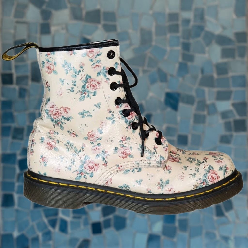 Dr. Martens VINTAGE Dr. Martens 1460 Boots Women’s US 8 Pink Rose 8-Eye Leather Softy T Combat Casual Workwear Grunge Hippie Retro Streetwear Flower Roses Size US 8 / IT 38 - 1 Thumbnail
