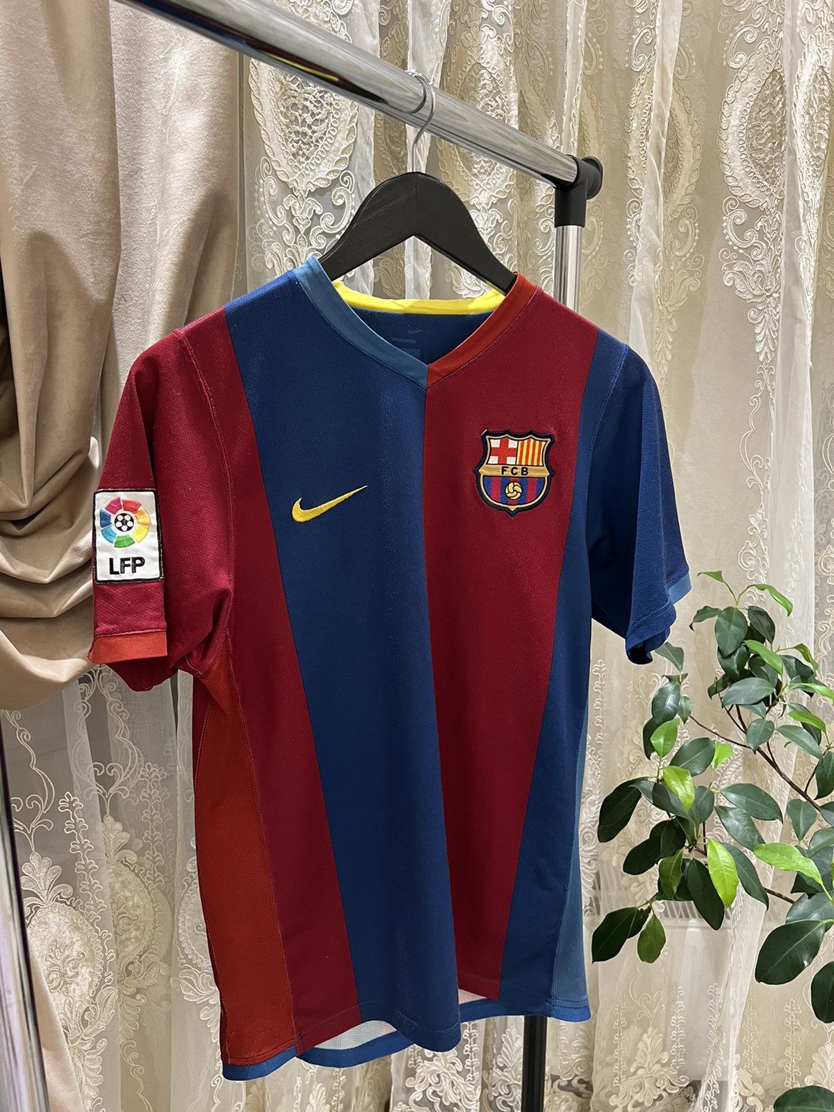 Nike 🔵🔴Nike Barcelona 2006/2007 Home Kit Ronaldinho #10 Jersey Size US M / EU 48-50 / 2 - 4 Thumbnail