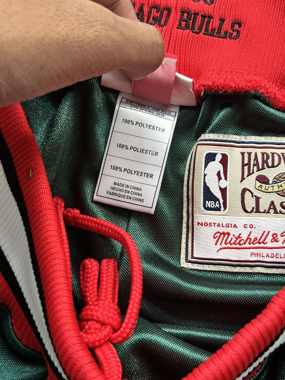NBA Mitchell & Ness x NBA Chicago Bulls Shorts Size US 40 / EU 56 - 4 Thumbnail