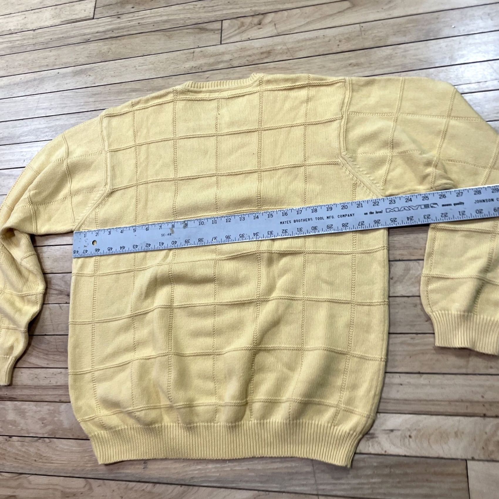 Izod VINTAGE IZOD Preppy Yellow Sweater Men L Boxy Golf Pullover Check Crest 100% Cotton Crew Mens Size US L / EU 52-54 / 3 - 7 Thumbnail