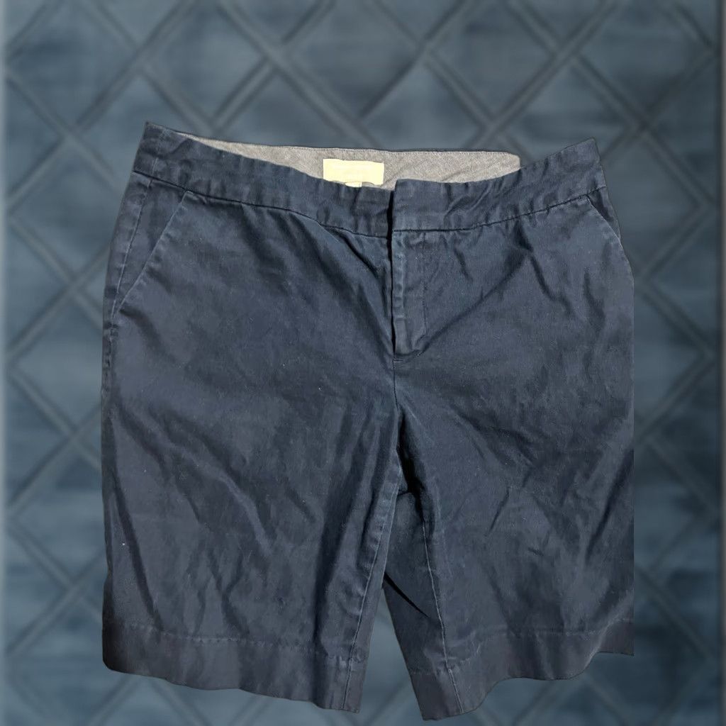 Banana Republic BANANA REPUBLIC Sateen Bermuda Shorts Size 6 Navy Casual Cotton Womens Size 28" / US 6 / IT 42 - 1 Thumbnail