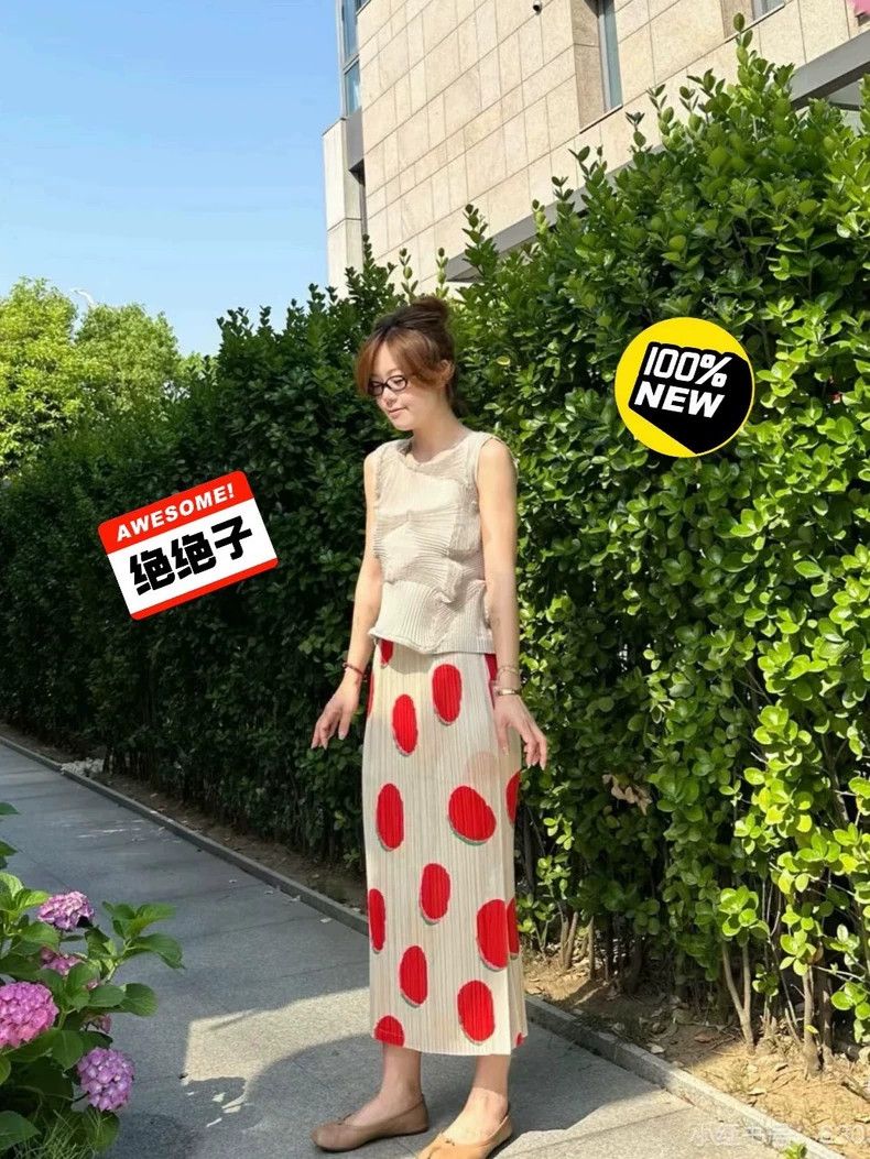 Issey Miyake Issey Miyake size:3 Red red bean skirt Size 22" - 3 Thumbnail