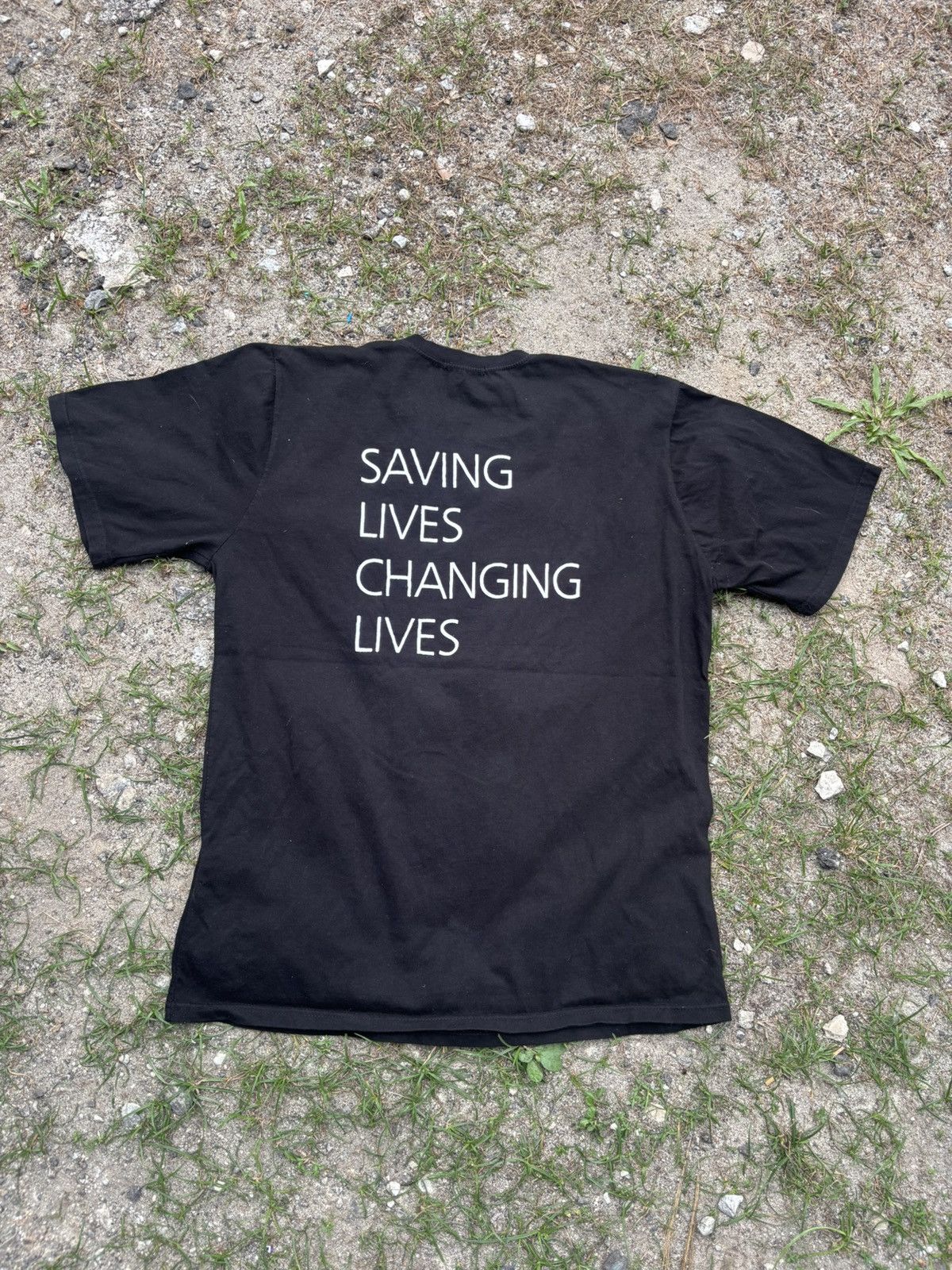 Balenciaga Balenciaga World Food Programme Saving Lives Tshirt Size US L / EU 52-54 / 3 - 2 Thumbnail