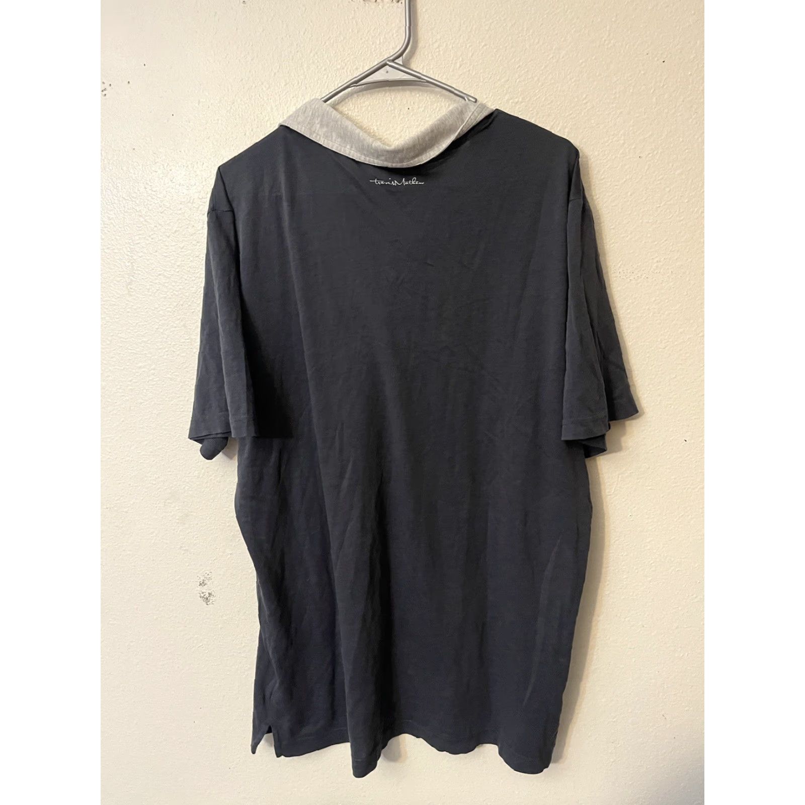 TravisMathew Travis Mathew Polo Shirt Mens Solid Gray Short Sleeve Polyester Blend XL Polo Shirt Casual Golf Logo Shirt Mens XL Gray Size US XL / EU 56 / 4 - 3 Thumbnail
