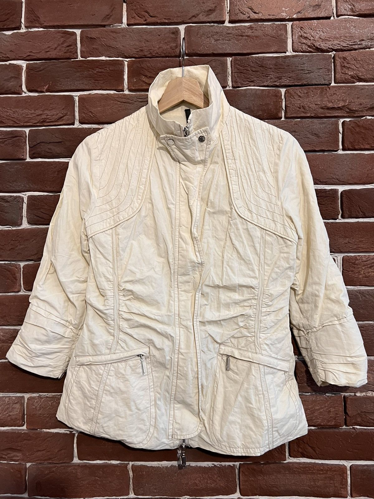 Moncler Moncler Designer Light Jacket Casual Rare Luxury 1 Cream Size XS / US 0-2 / IT 36-38 - 1 Thumbnail