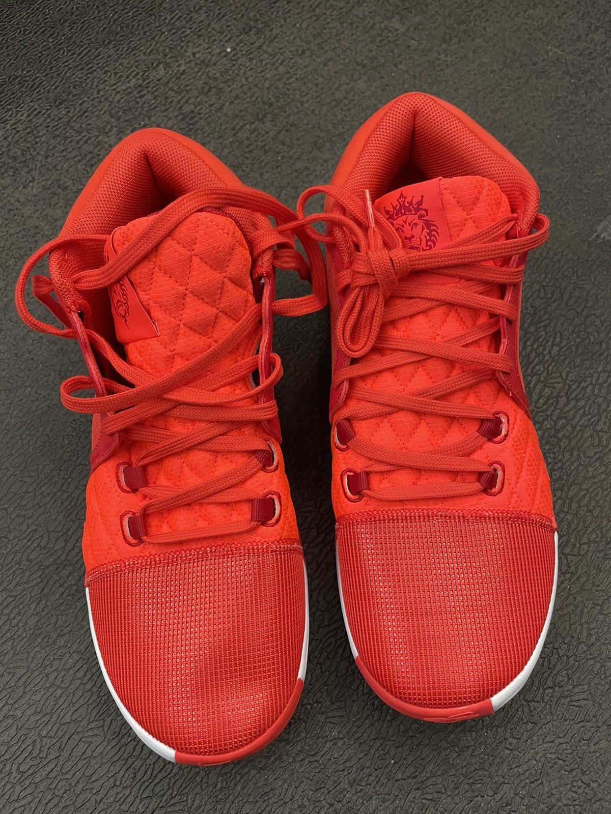Nike Lebron Witness 8 VIII Crimson Basketball Shoes Size US 12 / EU 45 - 3 Thumbnail