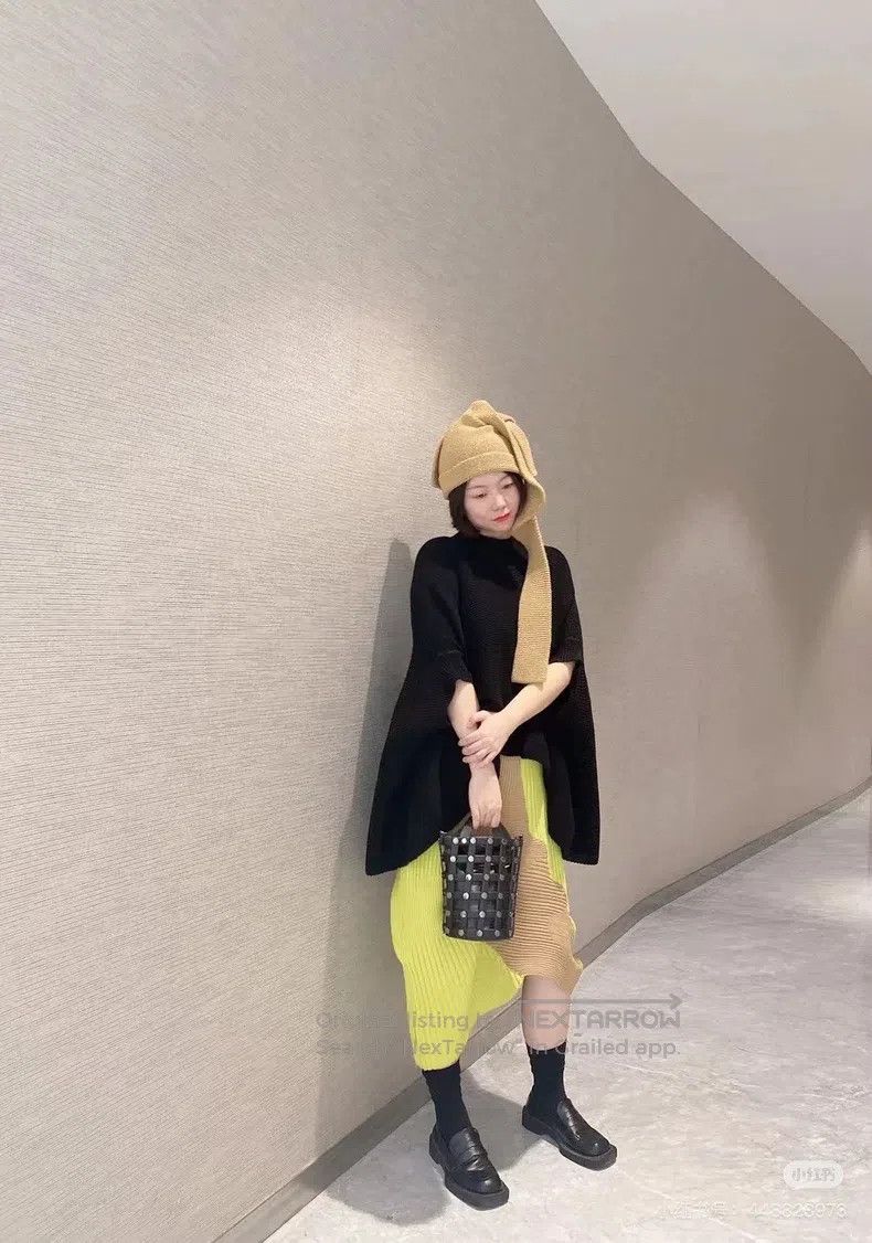 Issey Miyake Issey Miyake Double Knit Series Skirt Yellow Beige Size 25" / US 0 / IT 36 - 1 Thumbnail