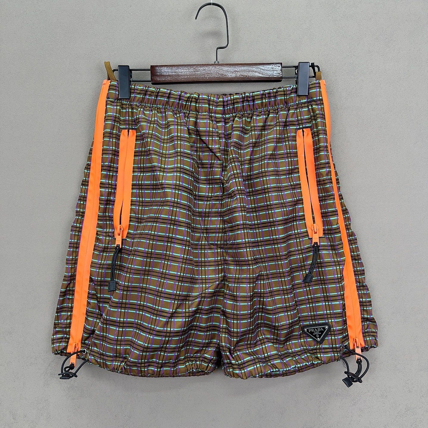 Prada Prada Plaid Re-Nylon Shorts Size 36 Size US 36 / EU 52 - 1 Thumbnail