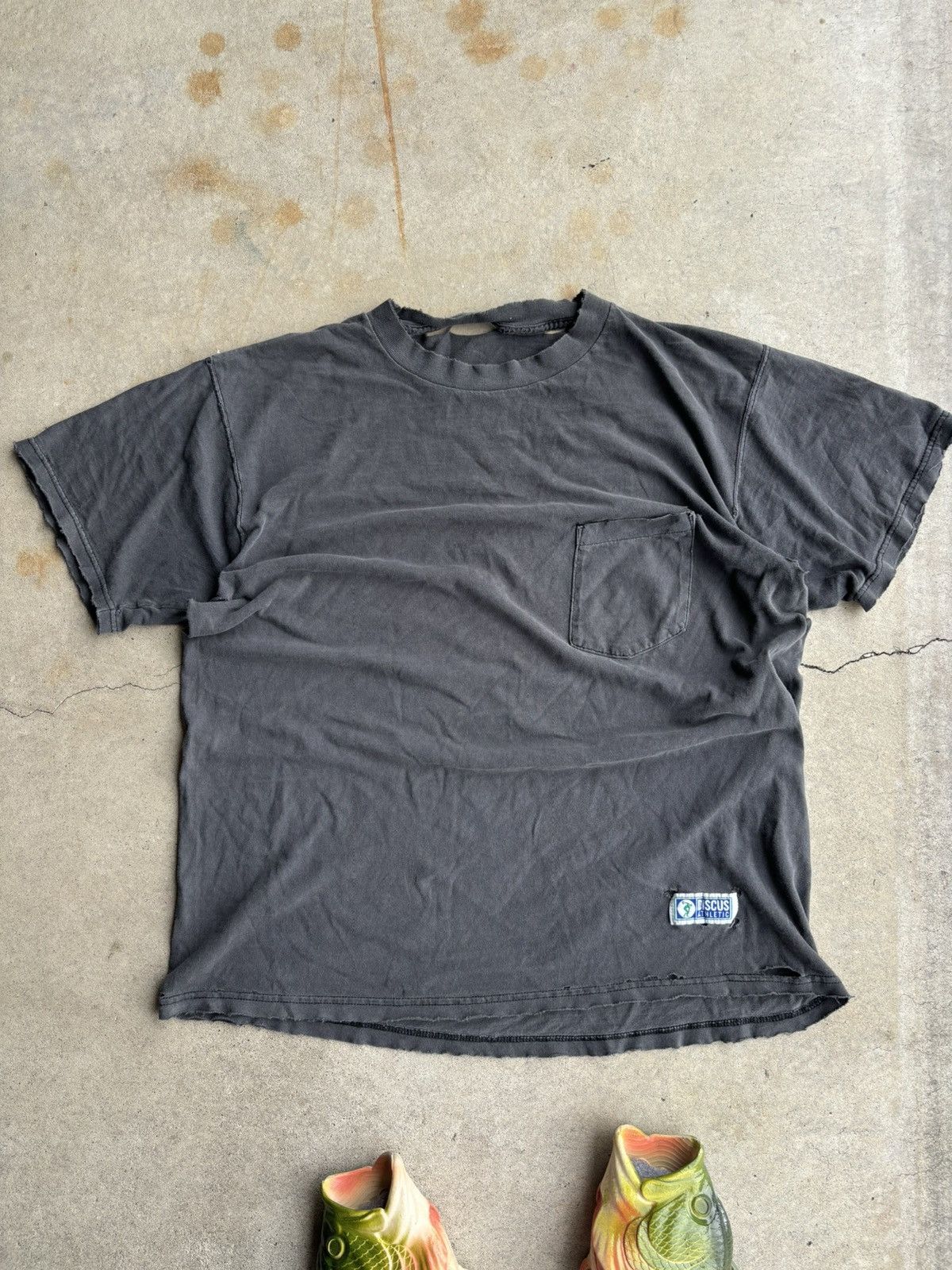 Vintage Crazy Thrashed Discus Athletic Boxy A46XT Faded Tee Size US XL / EU 56 / 4 - 1 Thumbnail