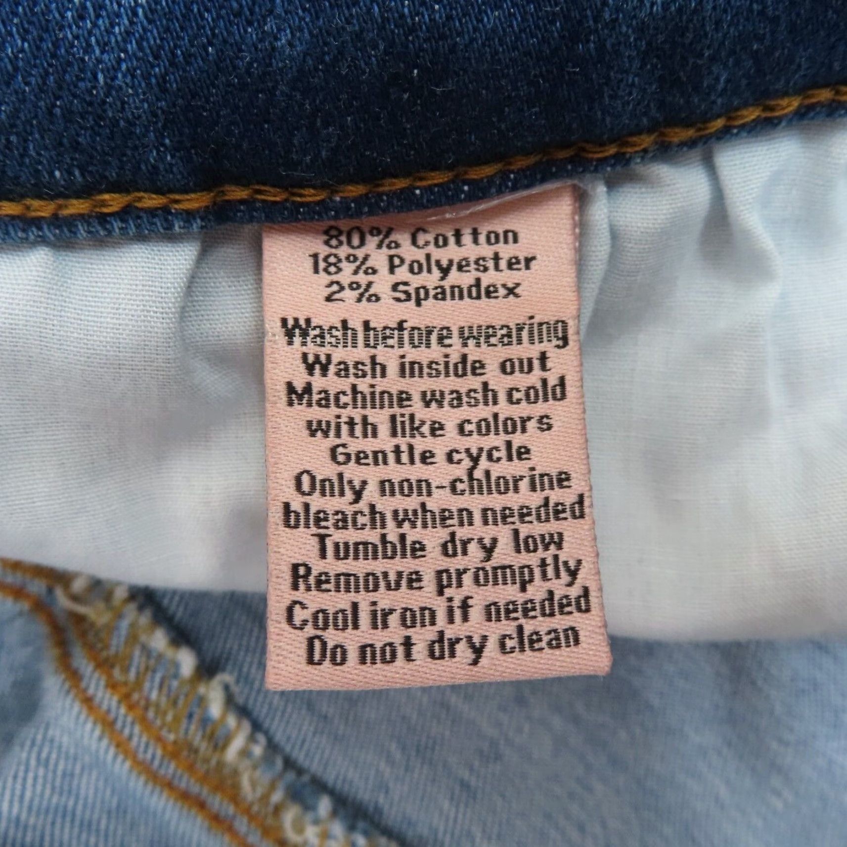 Juicy Couture Juicy Couture Women Bermuda Denim Shorts 2 Blue 5-Pocket Stretch Pockets Regular Waist 12.75" Inseam 4.75" Vintage No Size 26" / US 2 / IT 38 - 6 Thumbnail