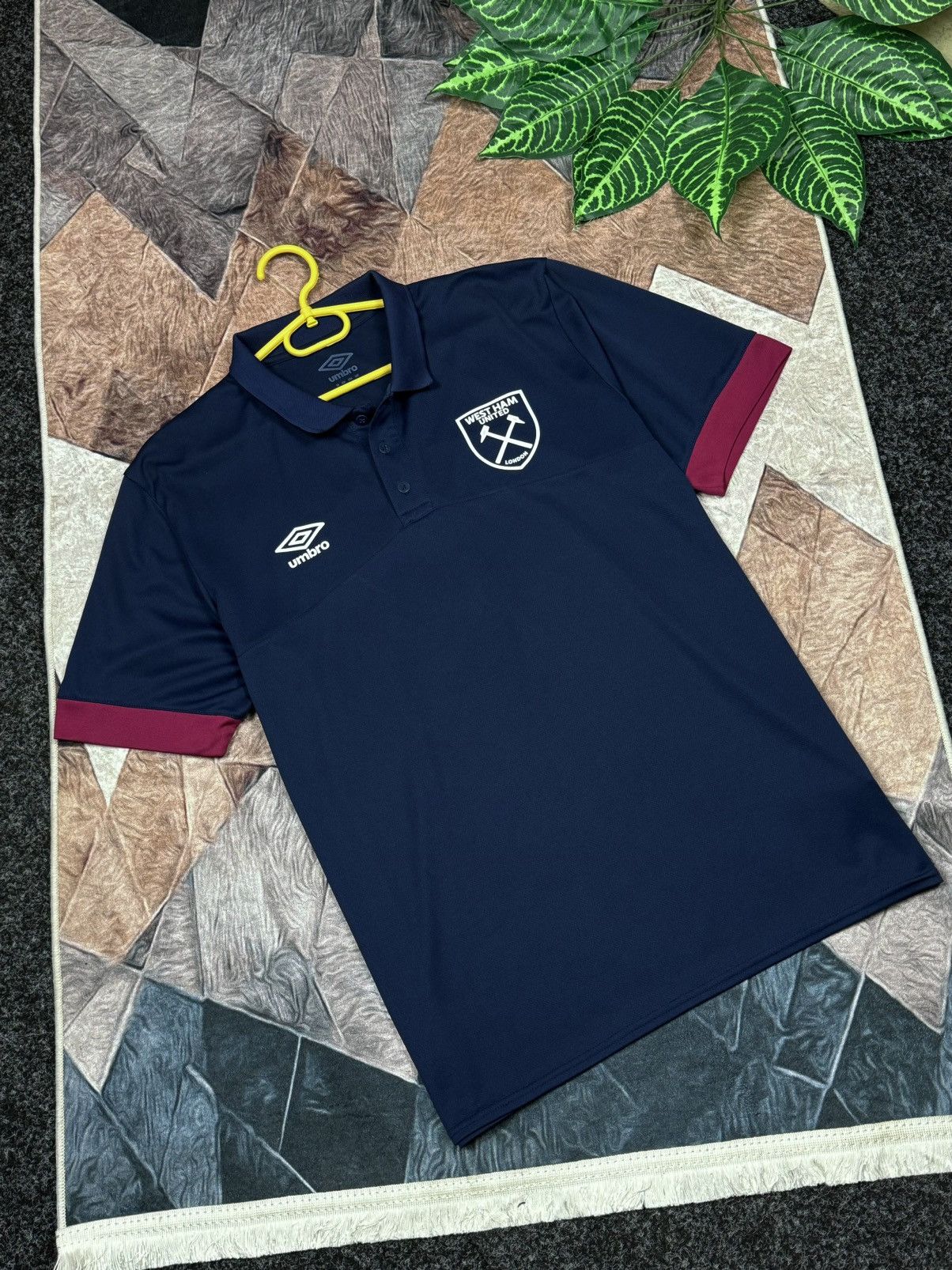 Umbro UMBRO West Ham United FC Short Sleeve T-Shirt Size XL Size US XL / EU 56 / 4 - 1 Thumbnail