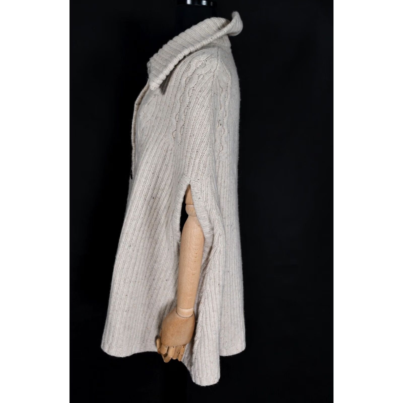 Henri Lloyd Henri Lloyd Eilis Chunky Cable Cape Knit Lambwool Women's Jumper L Ivory 100% Lambwool Cape 75 cm Back Length Womens Size 36" / US 14 / IT 50 - 6 Thumbnail