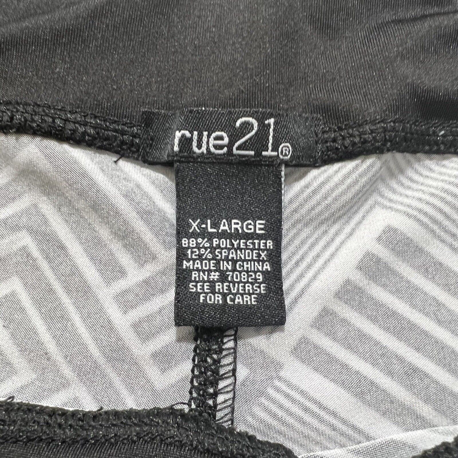 Other Rue21 XL Pull On Black White Geometric Leggings Yoga Pants Size 40" / US 18 - 4 Thumbnail