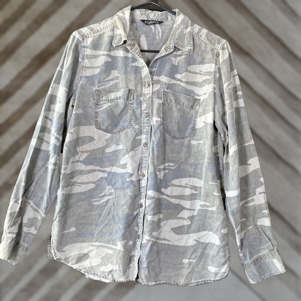 Express Express Womens Shirt Green Camouflage Button Down Long Sleeve Pockets Small Size S / US 4 / IT 40 - 1 Thumbnail