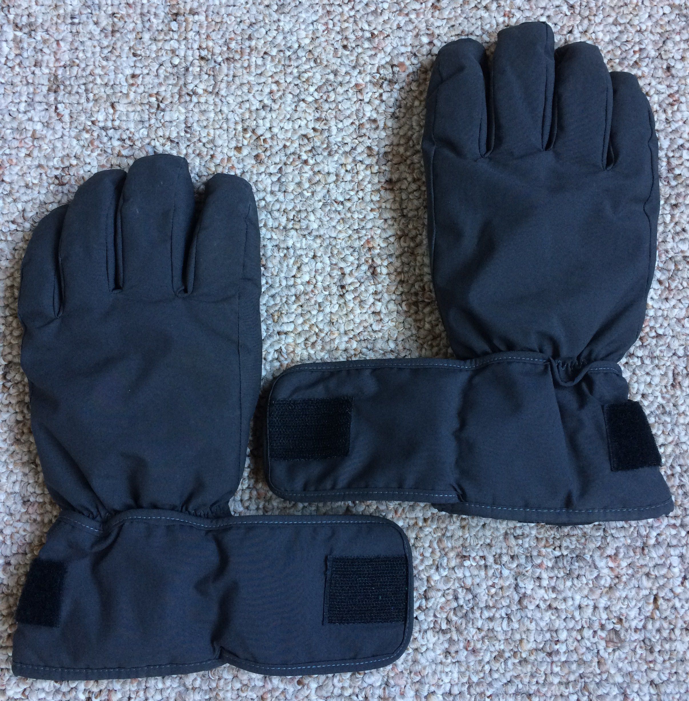 Prada Prada Linea Rossea Logo Winter Gloves Size ONE SIZE - 2 Thumbnail