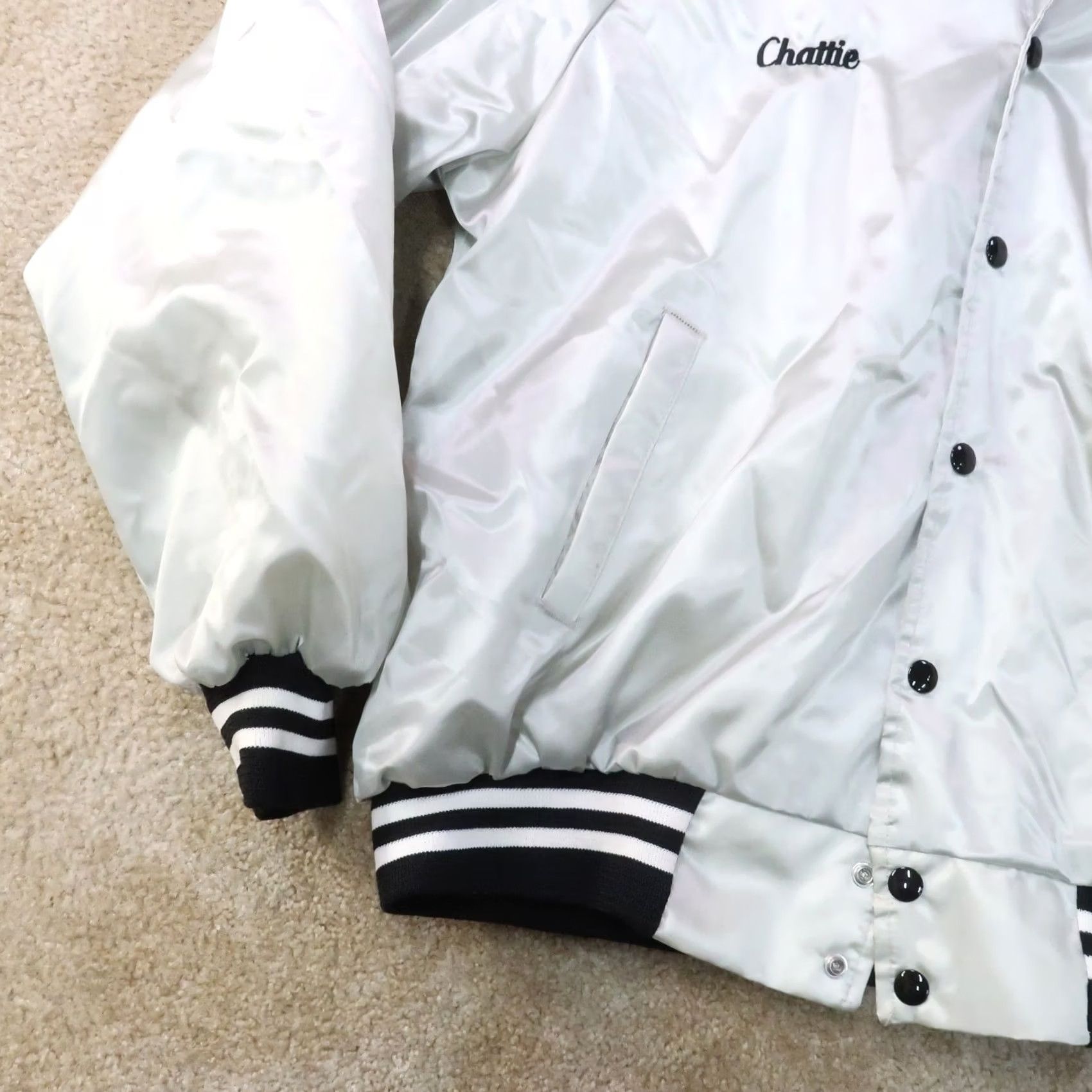 Vintage VINTAGE Auburn Satin Bomber Jacket Women L Silver Logo Zip Snap Full Zip Short Coat Size L / US 10 / IT 46 - 3 Thumbnail
