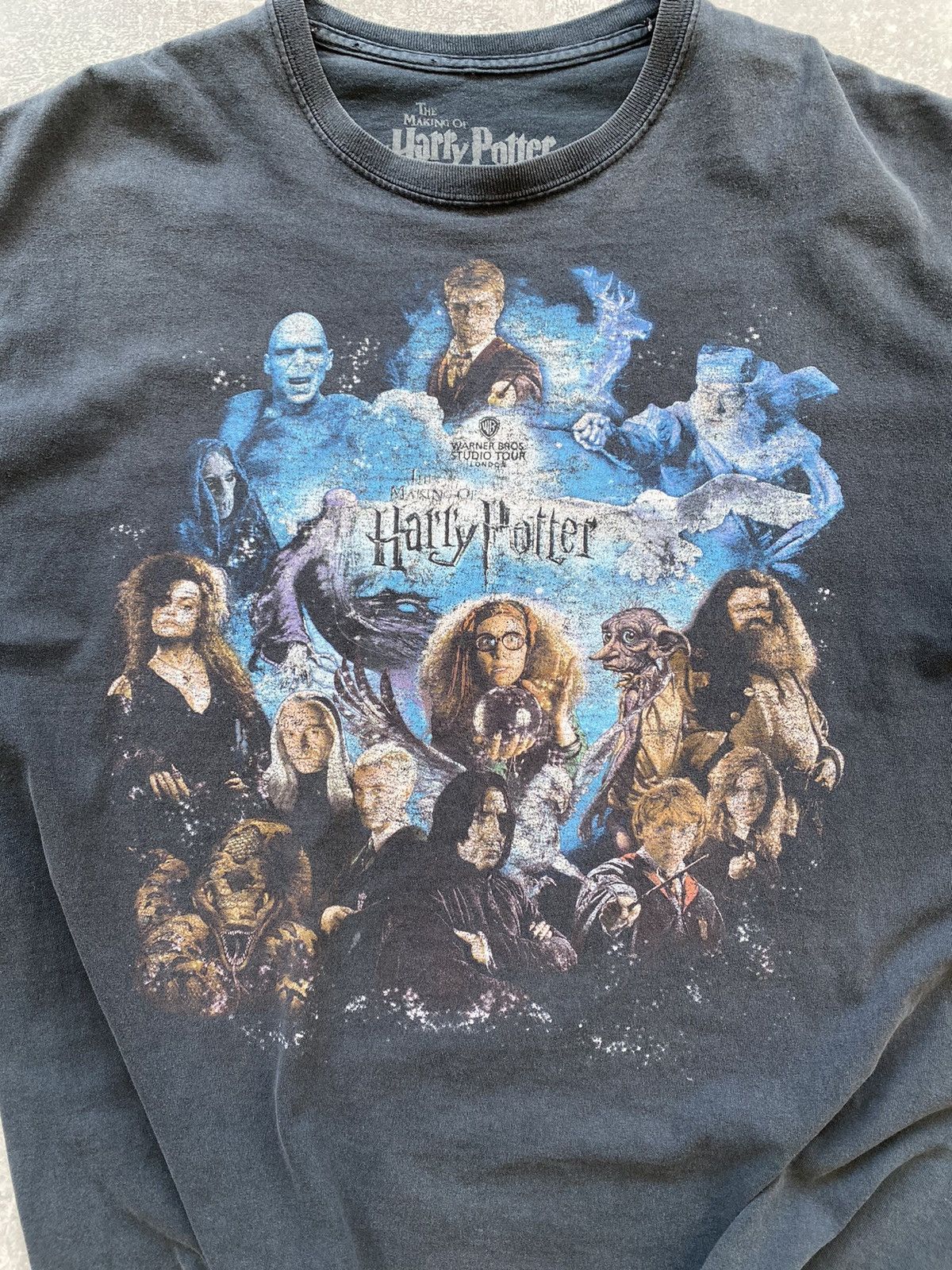 Vintage 🔥GRAIL🔥Vintage Harry Potter Distressed Cropped T-shirt Size US XL / EU 56 / 4 - 3 Thumbnail