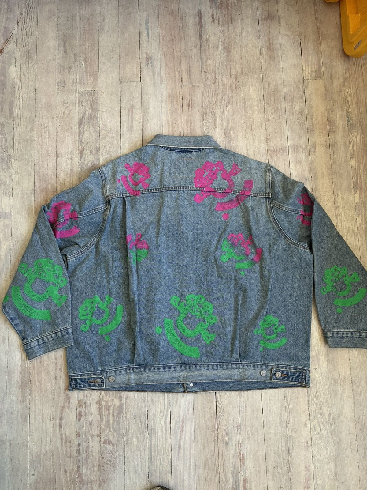 (B).Stroy × DENIM TEARS Denim Tears Bstroy Tears Light Wash Denim Trucker Jacket Size US XXL / EU 58 / 5 - 2 Thumbnail