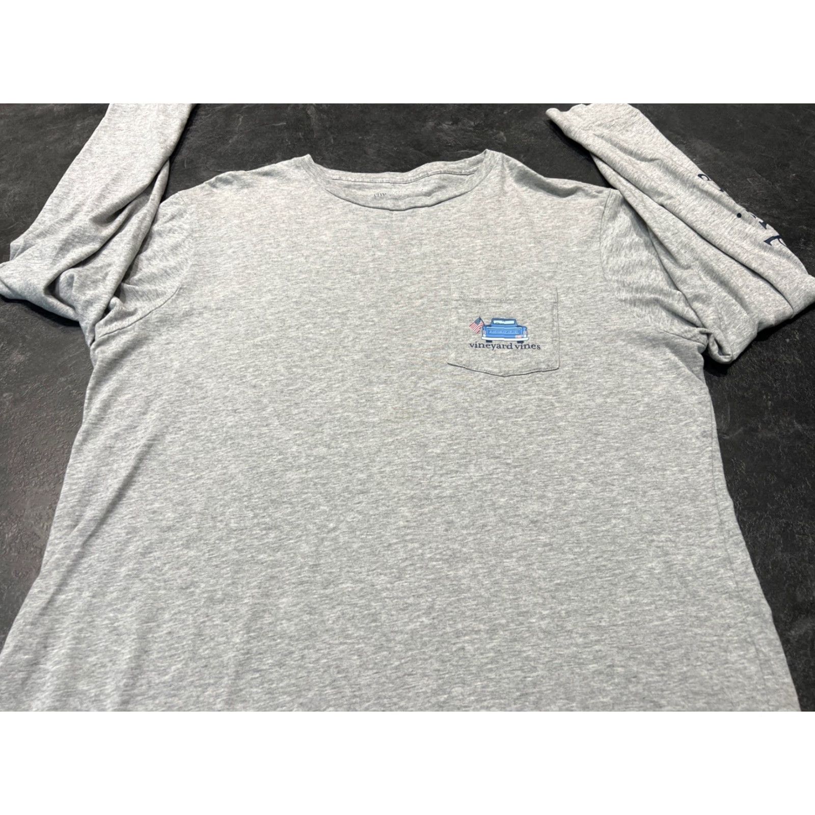 Vineyard Vines Vineyard Vines Men's T-Shirt Long Sleeve Pickup Truck Graphic Gray Adult Large Patriotic All Seasons Size US L / EU 52-54 / 3 - 2 Thumbnail