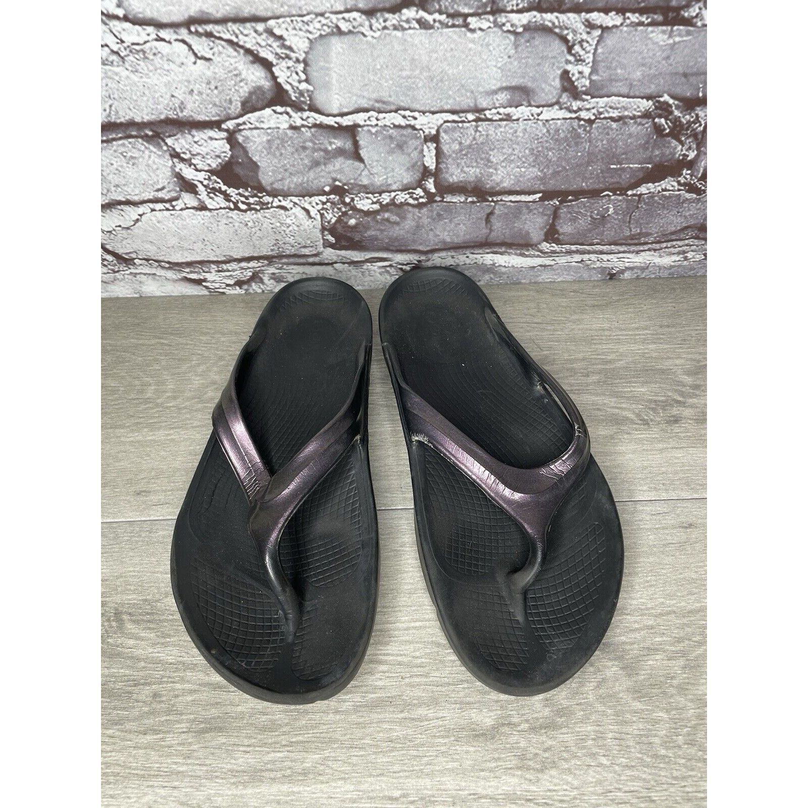 Other Oofos Oolala Cabernet Metallic Purple Recovery Thong Sandals Size US 9 / IT 39 - 22 Thumbnail