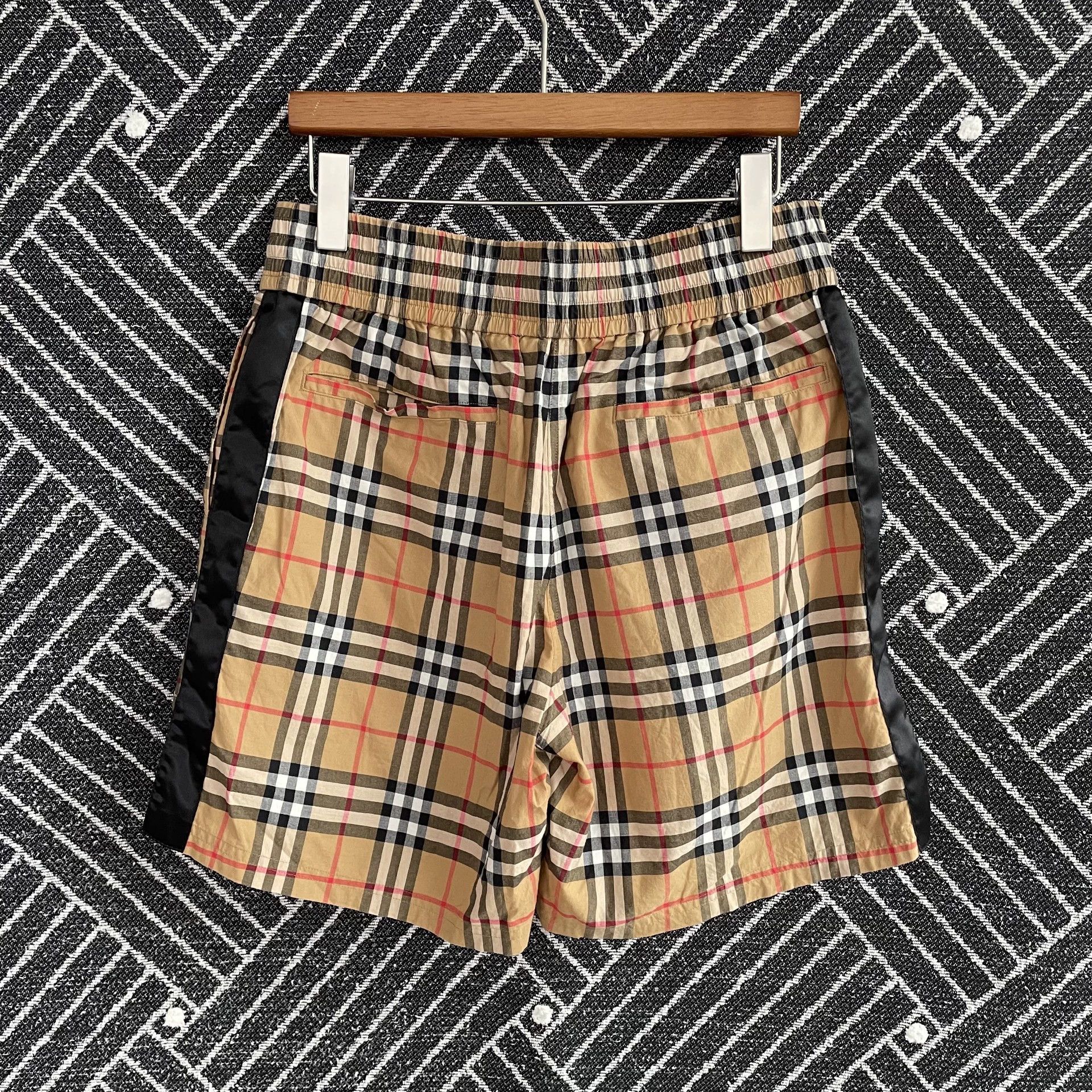 Burberry Burberry 95% New Check Shorts 38 Size 26" / US 2 / IT 38 - 2 Thumbnail