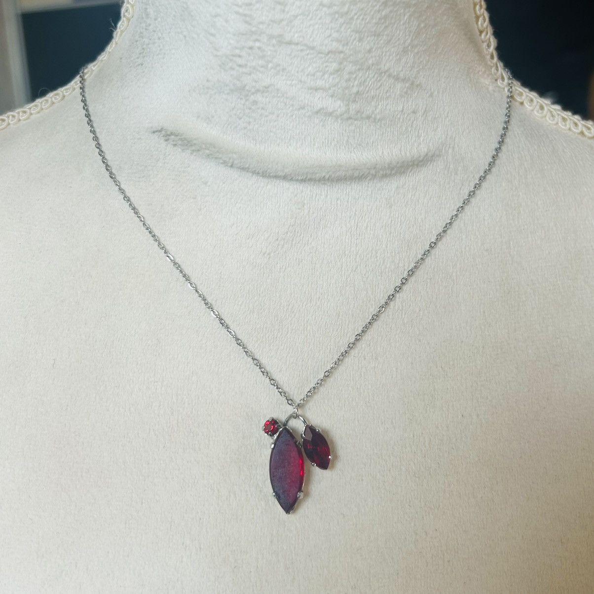 Handmade Handcrafted vintage red glass pendant on chain necklace Size ONE SIZE - 3 Thumbnail