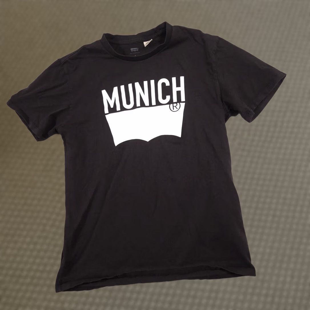 Levi's Levi's Shirt Mens Medium Black Munich City Logo Graphic Tee San Francisco Shirt Mens Medium Black Munich City Logo Graphic Tee San Francisco Size US M / EU 48-50 / 2 - 1 Thumbnail
