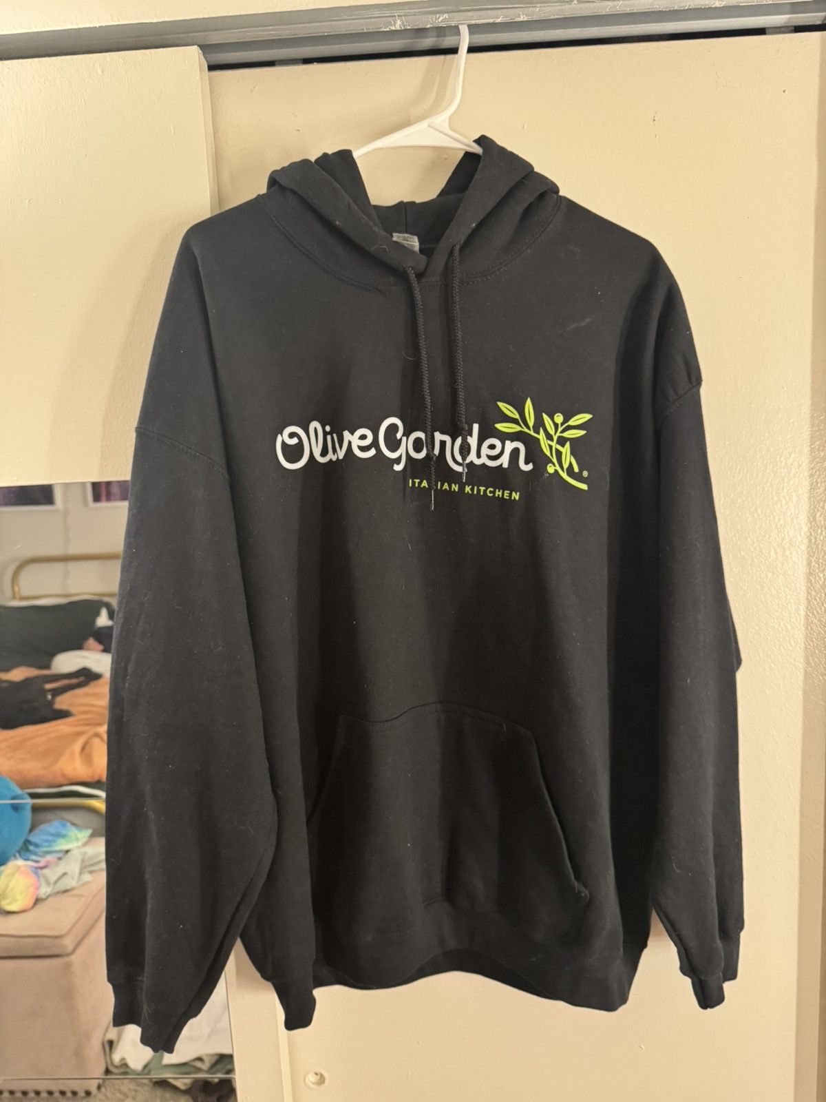 Gildan Olive Garden Gildan Heavy Blend Hoodie Size US XL / EU 56 / 4 - 1 Thumbnail