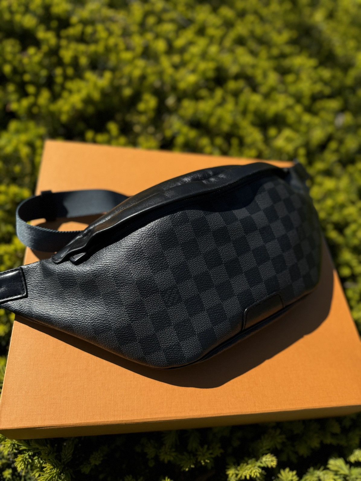 Louis Vuitton Louis Vuitton Navy Blue Discovery Belt Bag/ Cross Over 🧼 Size ONE SIZE - 2 Thumbnail