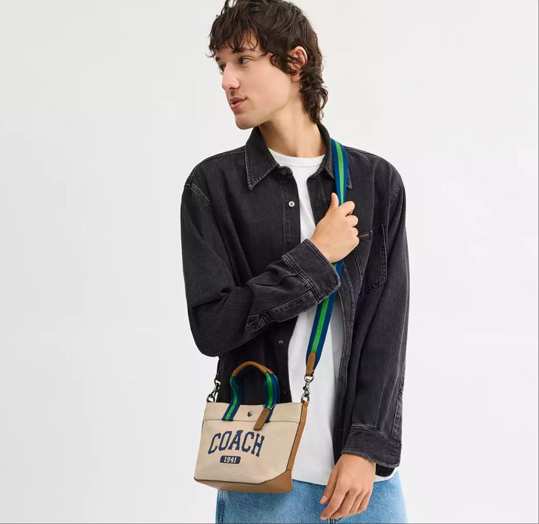 Coach NWT Coach Tote Bag 20 With Coach Graphic CBK29 Size ONE SIZE - 10 Thumbnail