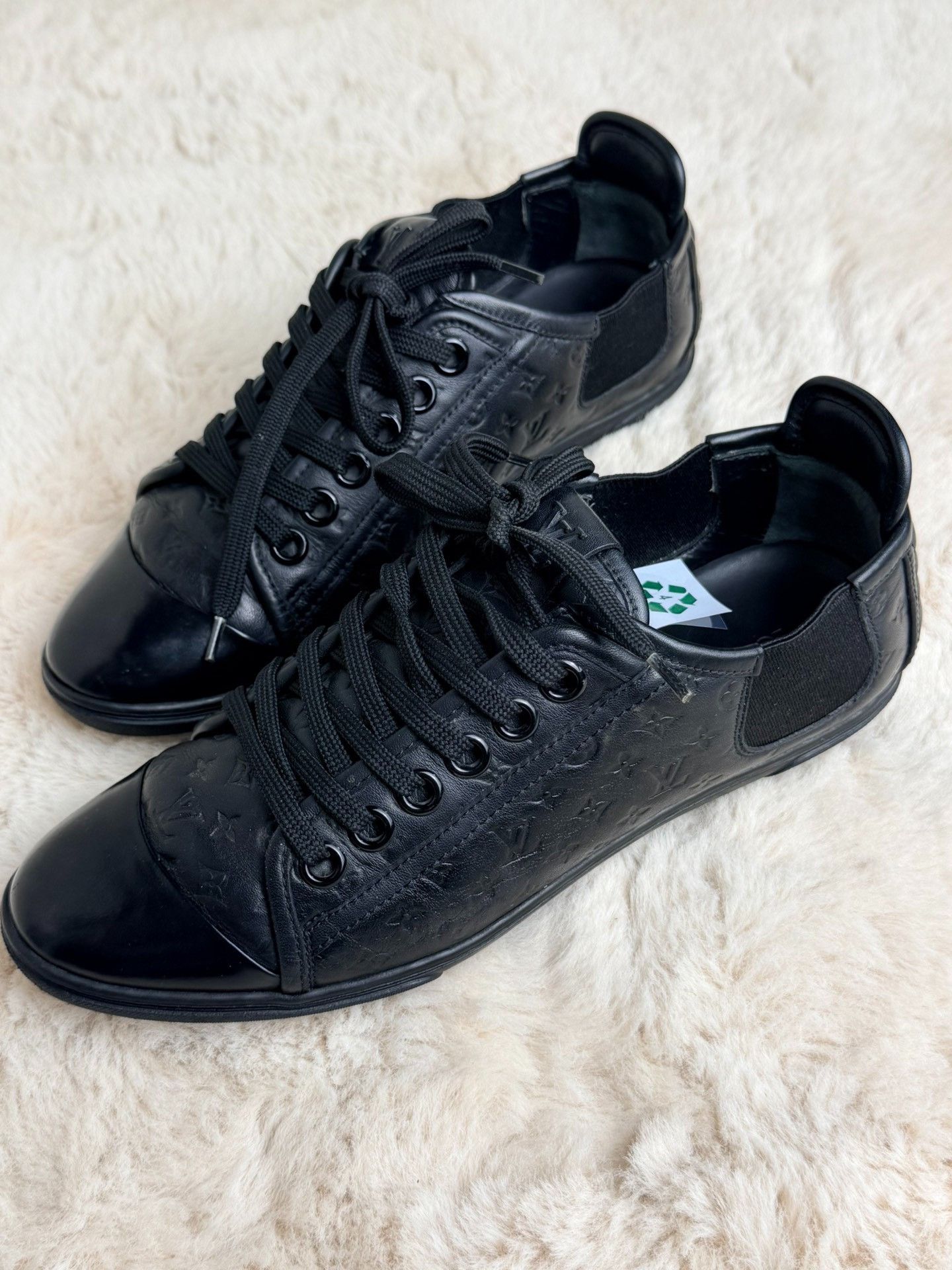 Louis Vuitton Louis Vuitton Black Lowtop Sneakers us_7 Women Size US 7 / IT 37 - 1 Thumbnail