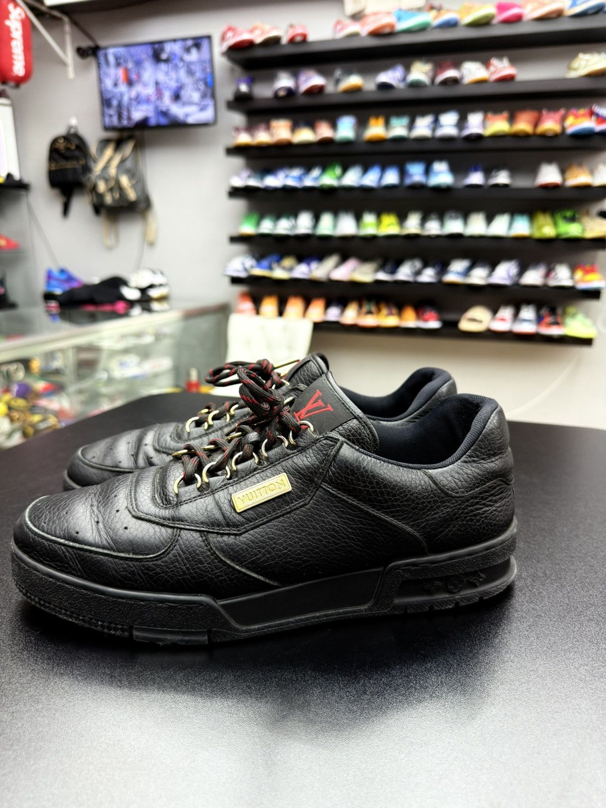Louis Vuitton Louis Vuitton Black Gold Hardware Trainer Sneaker 8US - 7LV Size US 8 / EU 41 - 8 Thumbnail