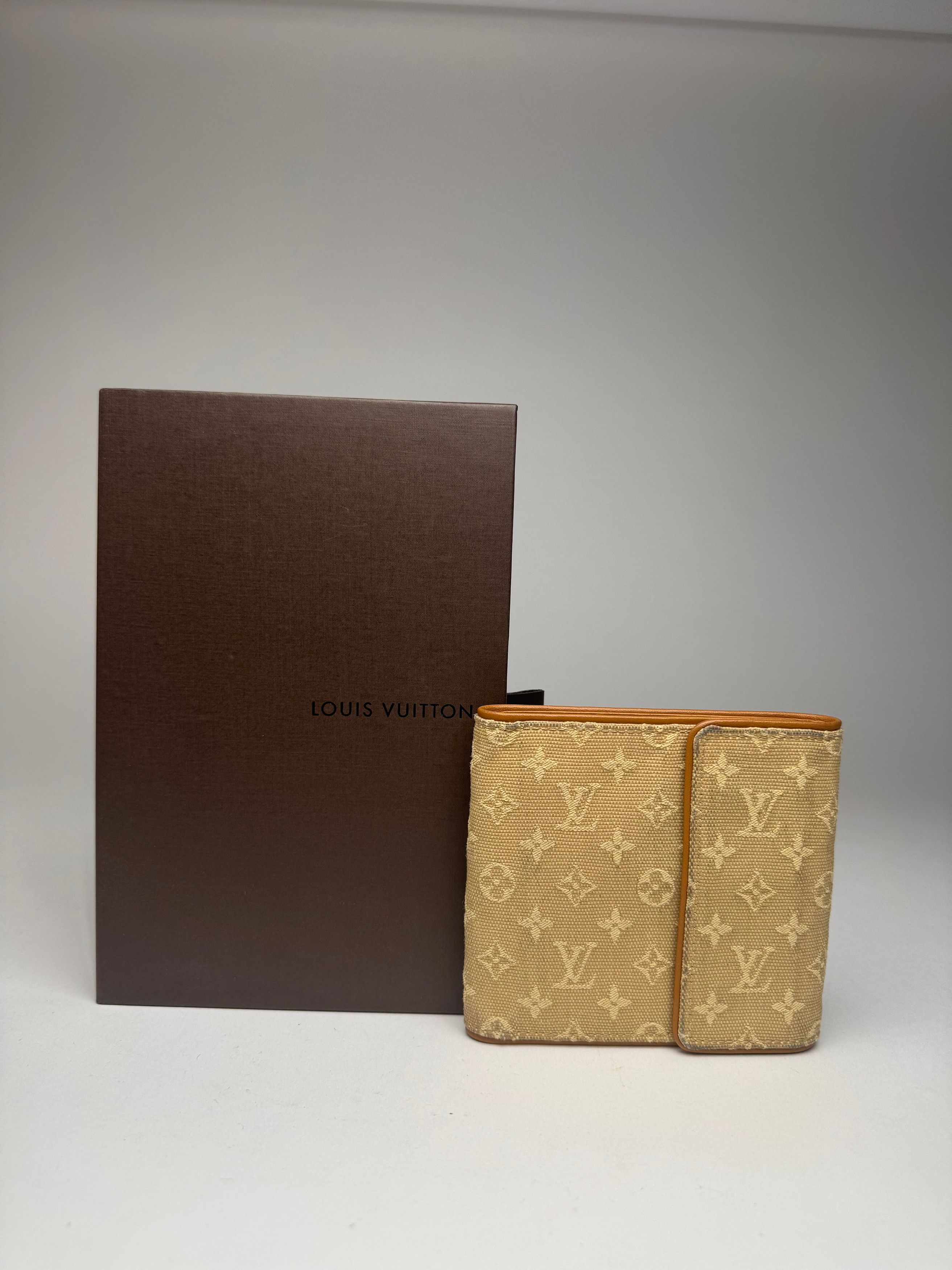 Louis Vuitton Vintage Canvas Monogram Wallet Yellow white Size ONE SIZE - 1 Thumbnail