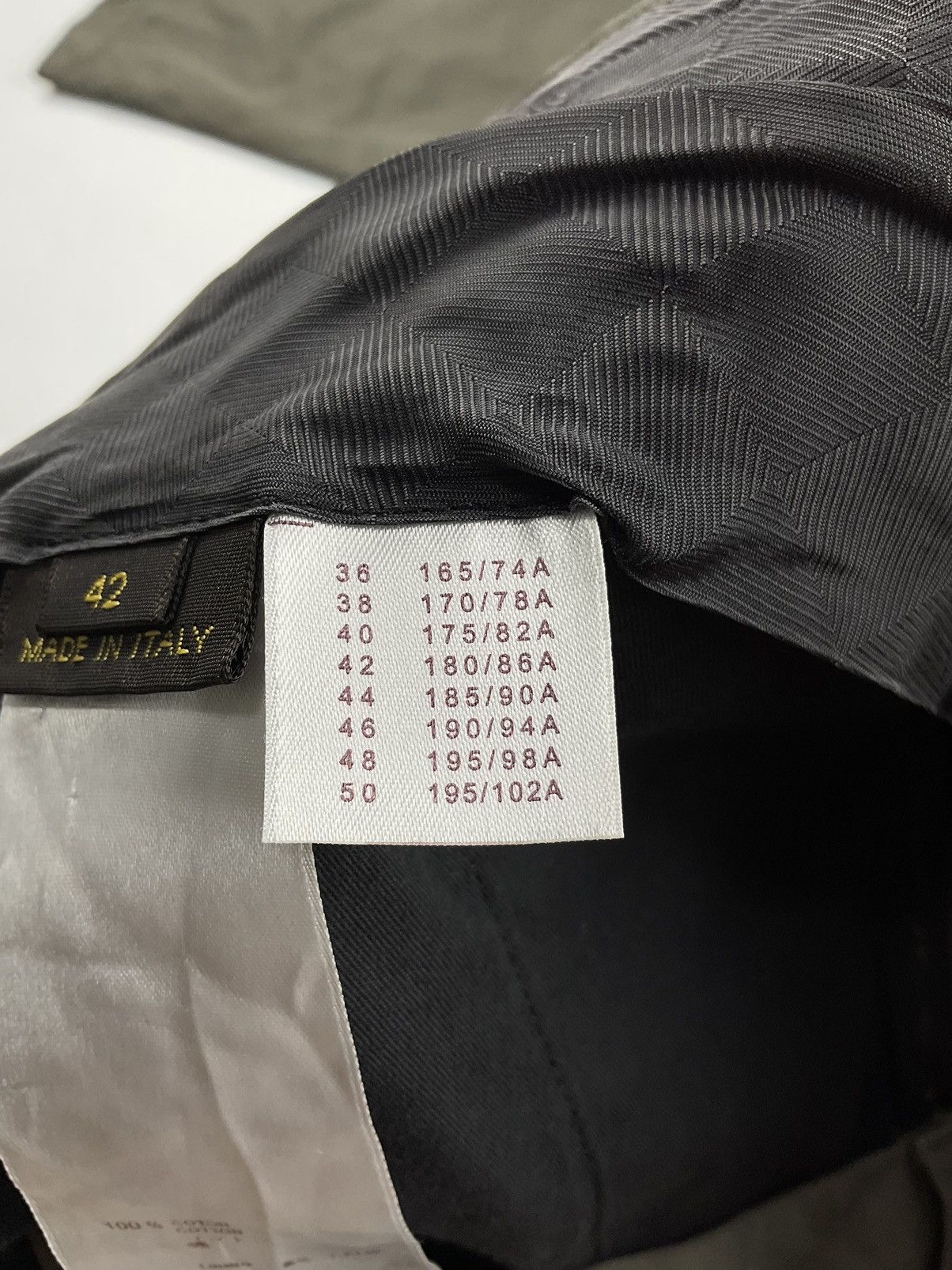 Louis Vuitton Louis Vuitton LV Logo Buckle Trouser Size US 32 / EU 48 - 12 Thumbnail